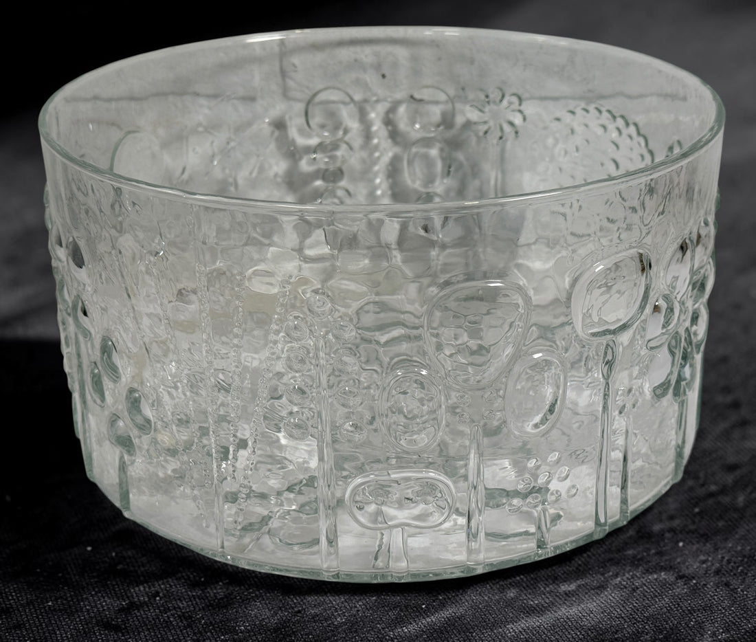Vintage Iittala Flora centerpiece bowl designed by Oiva Toikka for Nuutajärvi, Finland. Large 9.5-inch clear pressed glass bowl with iconic botanical motifs from the 1960s.