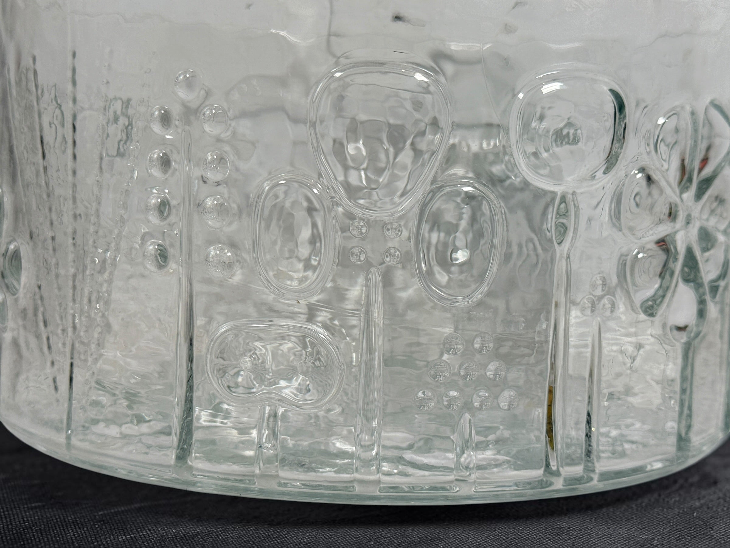 Vintage Iittala Flora centerpiece bowl designed by Oiva Toikka for Nuutajärvi, Finland. Large 9.5-inch clear pressed glass bowl with iconic botanical motifs from the 1960s.