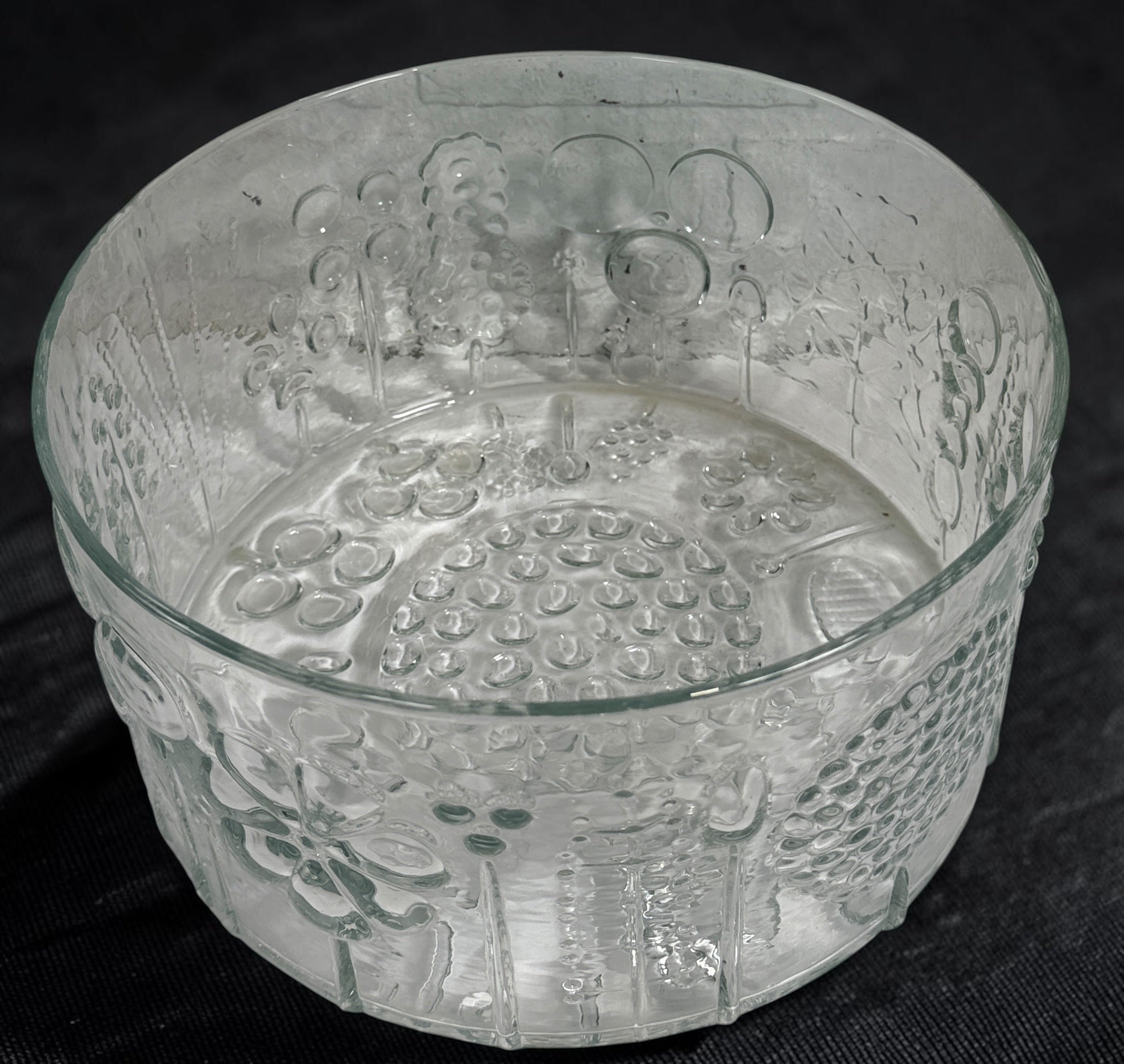 Vintage Iittala Flora centerpiece bowl designed by Oiva Toikka for Nuutajärvi, Finland. Large 9.5-inch clear pressed glass bowl with iconic botanical motifs from the 1960s.