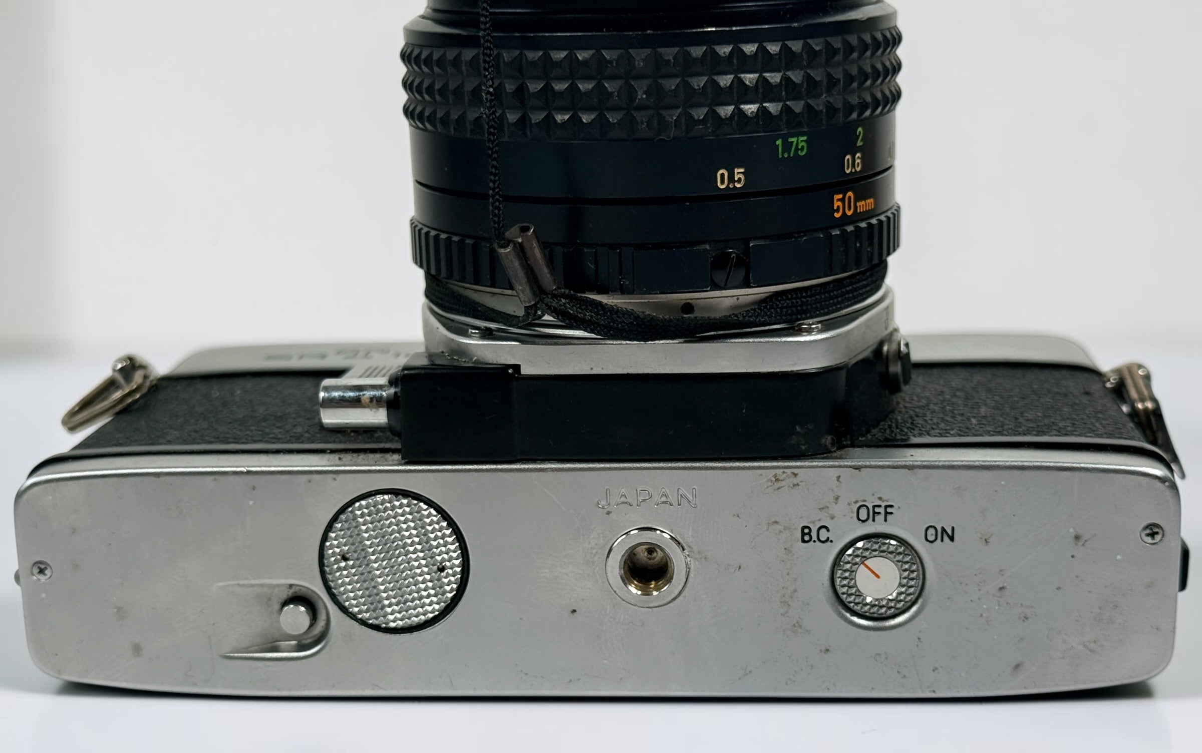 Vintage Minolta SRT 102 35 mm film camera with MC Rokkor-X 50 mm f/1.7 lens, made in Japan. Classic manual-focus SLR sold in untested condition.