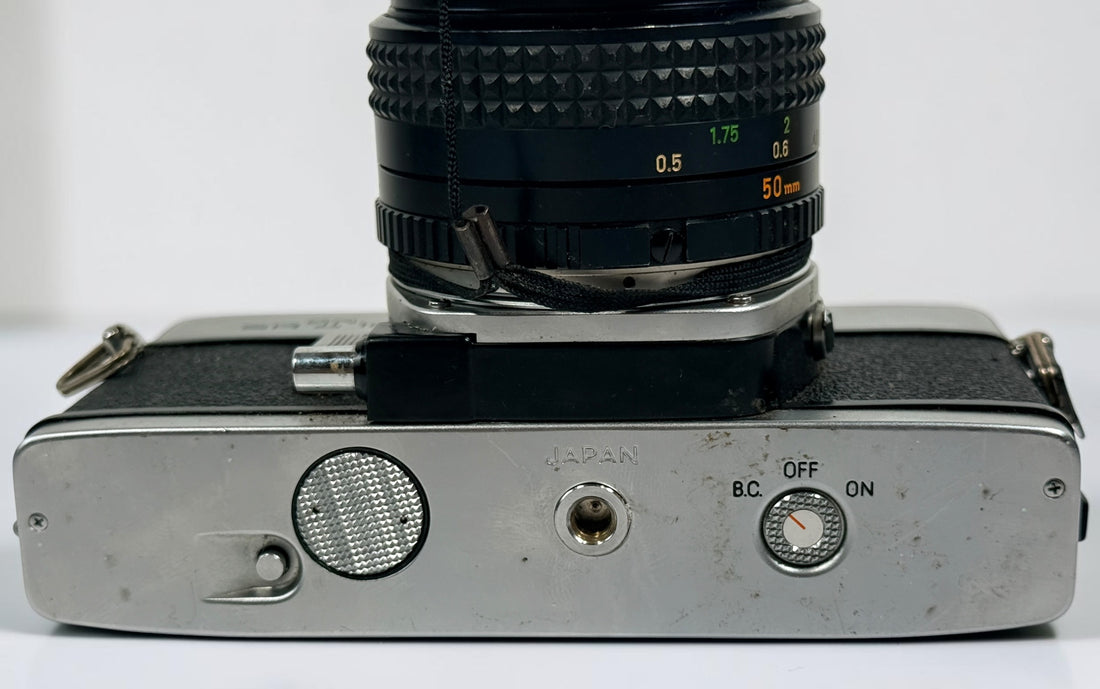Vintage Minolta SRT 102 35 mm film camera with MC Rokkor-X 50 mm f/1.7 lens, made in Japan. Classic manual-focus SLR sold in untested condition.