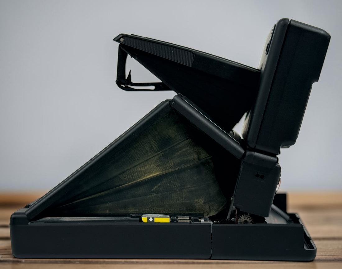 Vintage Polaroid SLR 680 autofocus instant camera with original box. Untested and sold as-is for repair, restoration, or display. Compatible with 600 film.&nbsp;&nbsp;