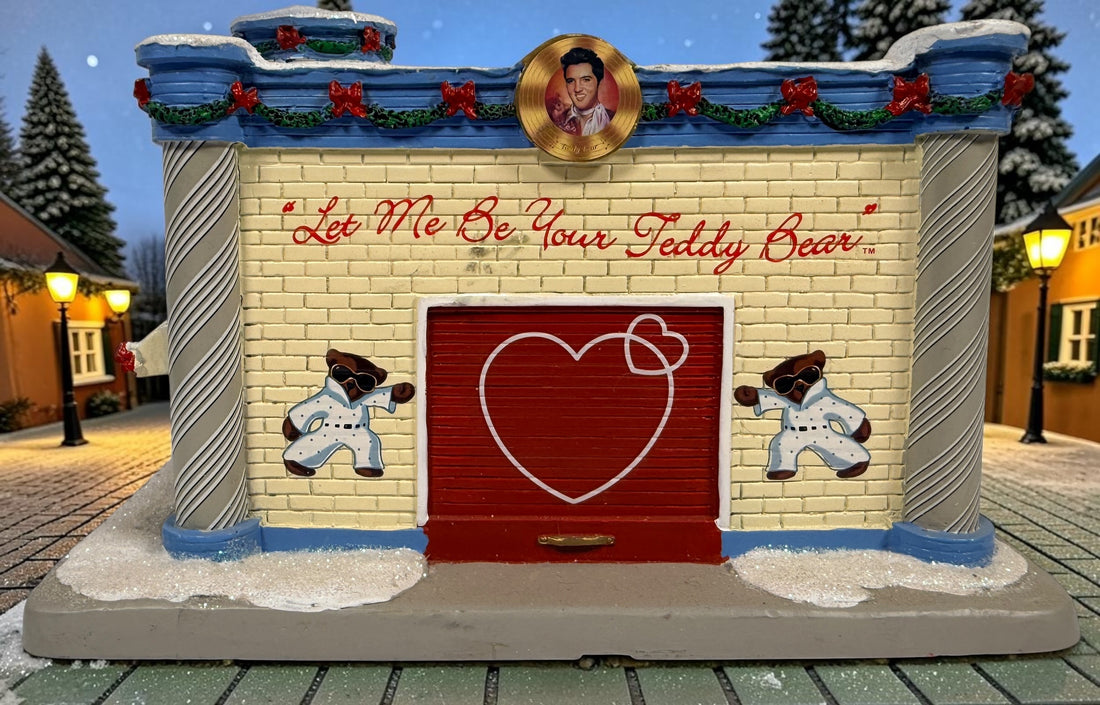 Hawthorne Village Elvis Presley Teddy Bear Toy Store from the 2006 Rock ’n’ Roll Holiday Village. Sculpture A0628. Untested, light cord missing.