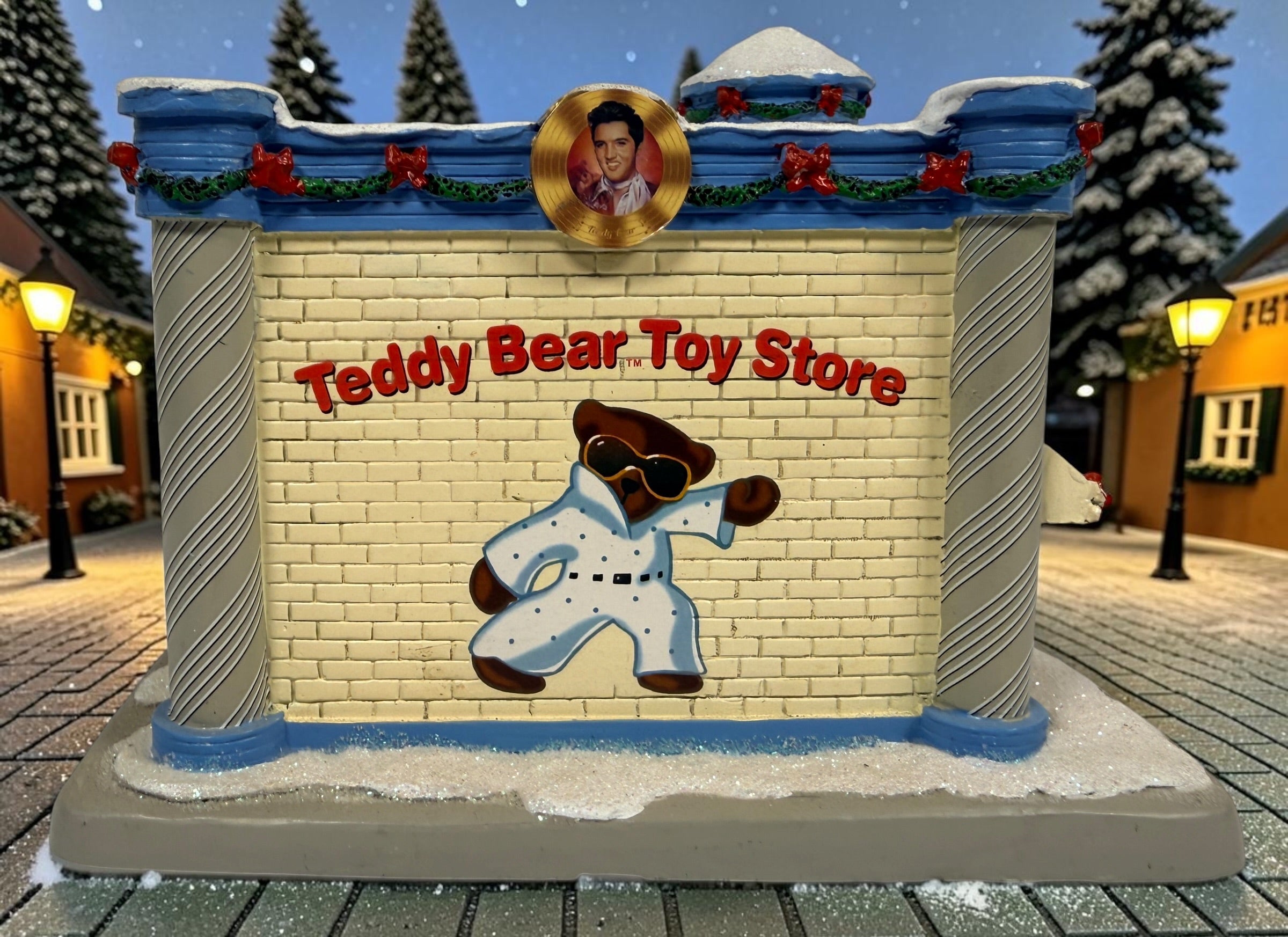 Hawthorne Village Elvis Presley Teddy Bear Toy Store from the 2006 Rock ’n’ Roll Holiday Village. Sculpture A0628. Untested, light cord missing.