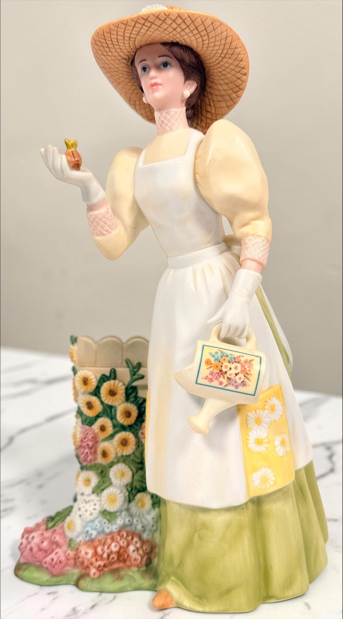 Vintage Avon Canada Mrs. Albee President’s Club 2008–2009 porcelain figurine featuring a detailed garden scene with flowers and watering can.