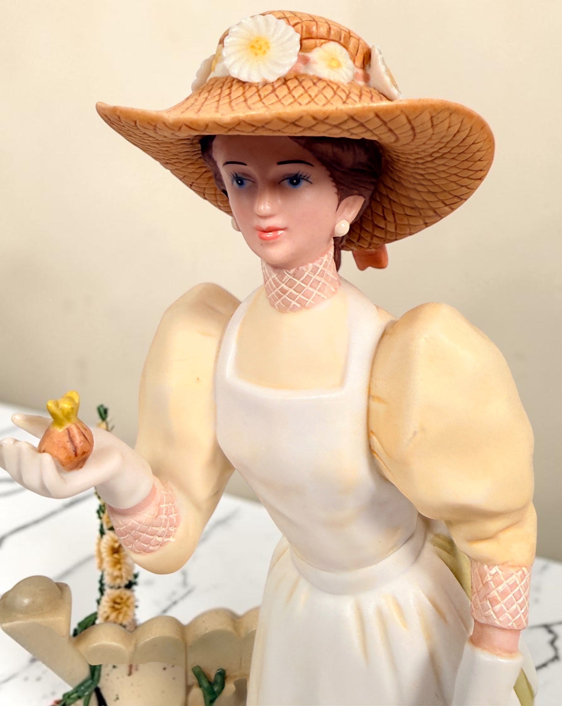 Vintage Avon Canada Mrs. Albee President’s Club 2008–2009 porcelain figurine featuring a detailed garden scene with flowers and watering can.