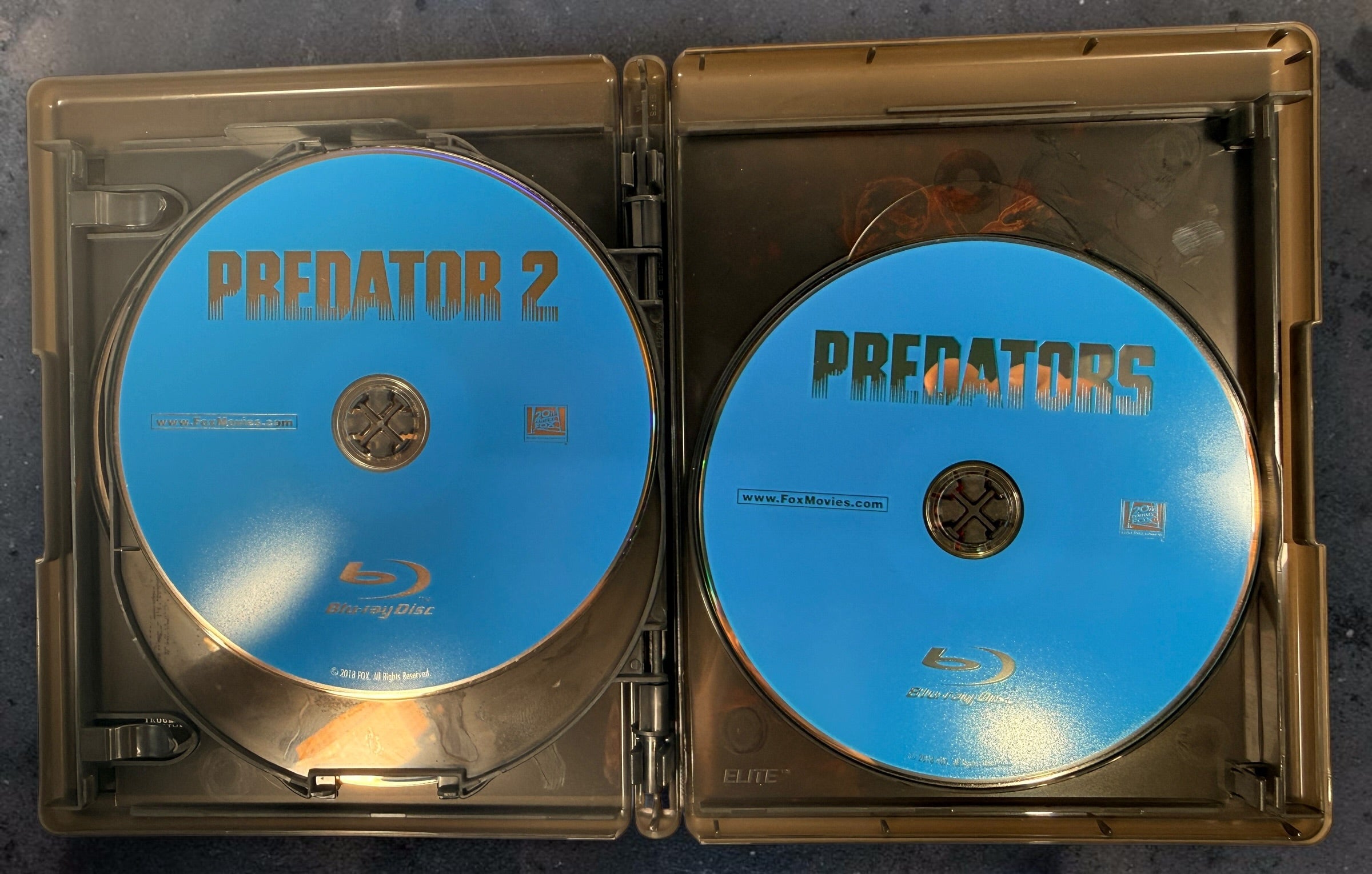 Predator 3-Movie Collection with Predator, Predator 2 &amp; Predators. Complete 6-disc 4K UHD + Blu-ray set with original bilingual slipcover.
