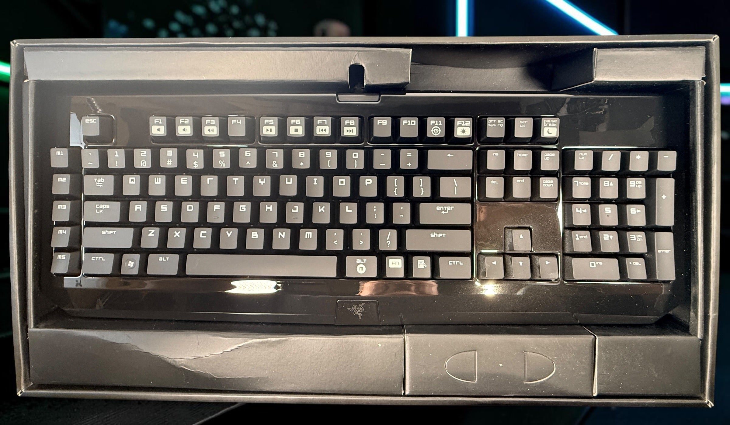 Razer BlackWidow Ultimate mechanical gaming keyboard with backlit keys, macro controls and original box. Early-generation Razer PC gaming keyboard