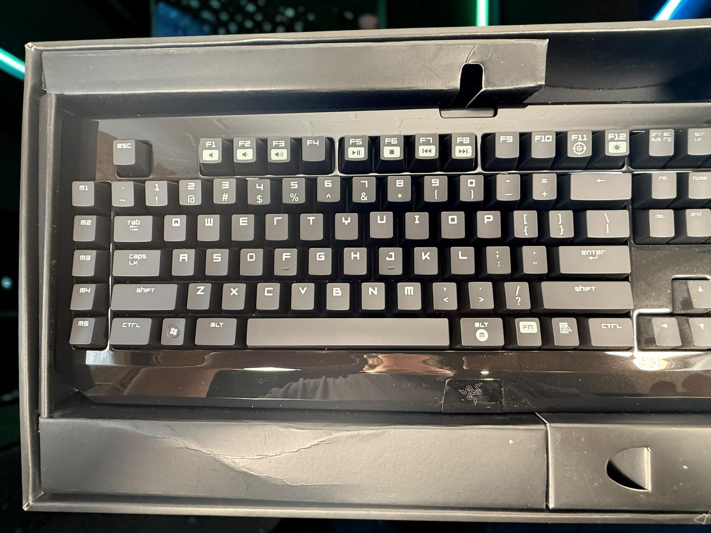Razer BlackWidow Ultimate mechanical gaming keyboard with backlit keys, macro controls and original box. Early-generation Razer PC gaming keyboard