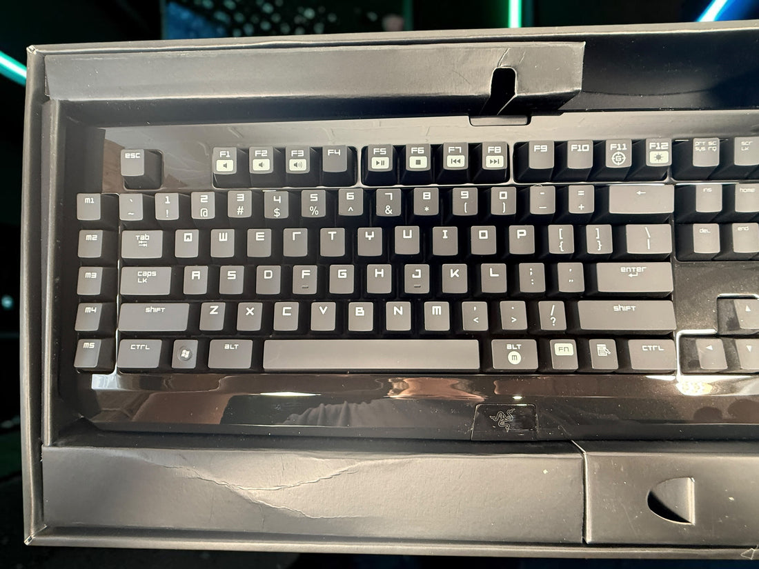 Razer BlackWidow Ultimate mechanical gaming keyboard with backlit keys, macro controls and original box. Early-generation Razer PC gaming keyboard