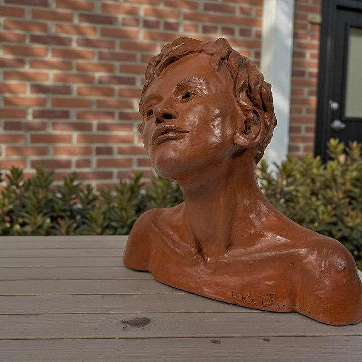 Original terracotta bust sculpture Moments de grâce by Ginette Dufour. Canadian contemporary figurative art with expressive detail and gallery presence.