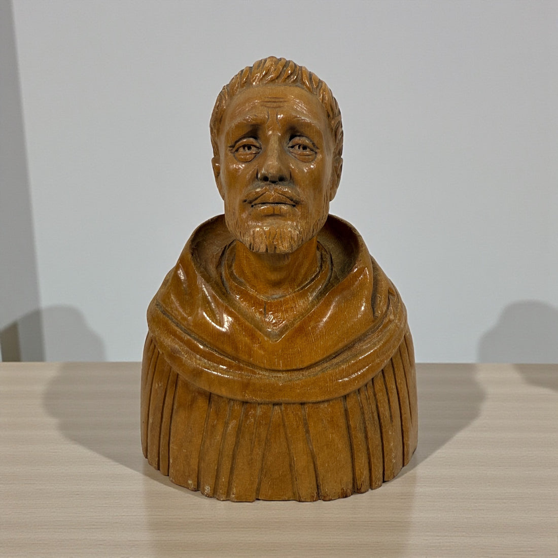 Hand-carved mid-century wood monk bust. Vintage religious décor from Europe. Warm handcrafted detail. Ideal for collectors and spiritual home staging.