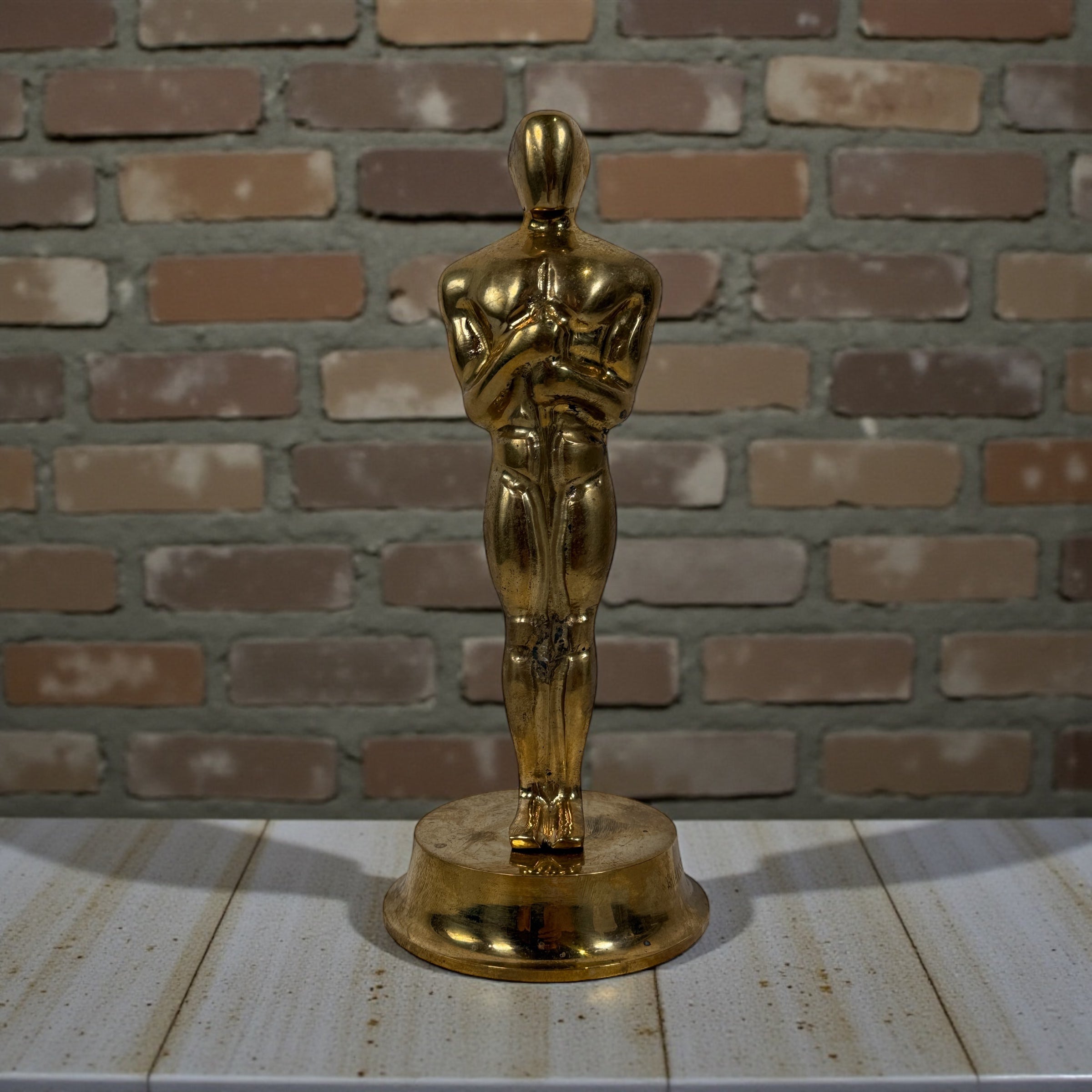 Vintage solid brass Oscar-style award statuette with engraved name. Ideal for display, props, themed events and awards season. Late 20th century.