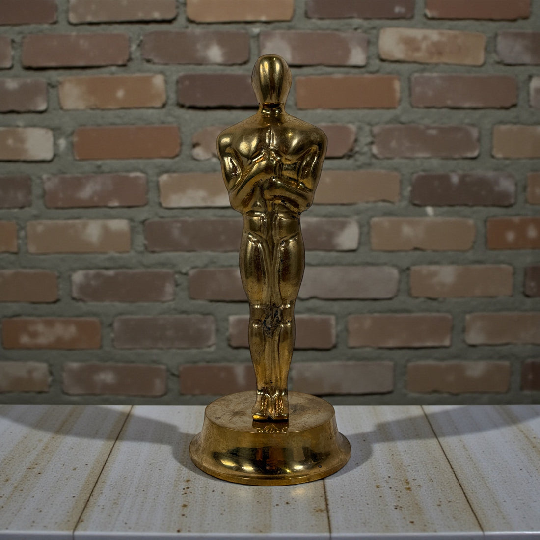 Vintage solid brass Oscar-style award statuette with engraved name. Ideal for display, props, themed events and awards season. Late 20th century.