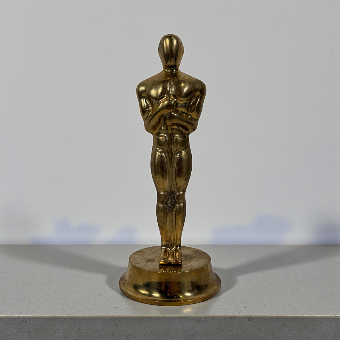 Vintage solid brass Oscar-style award statuette with engraved name. Ideal for display, props, themed events and awards season. Late 20th century.