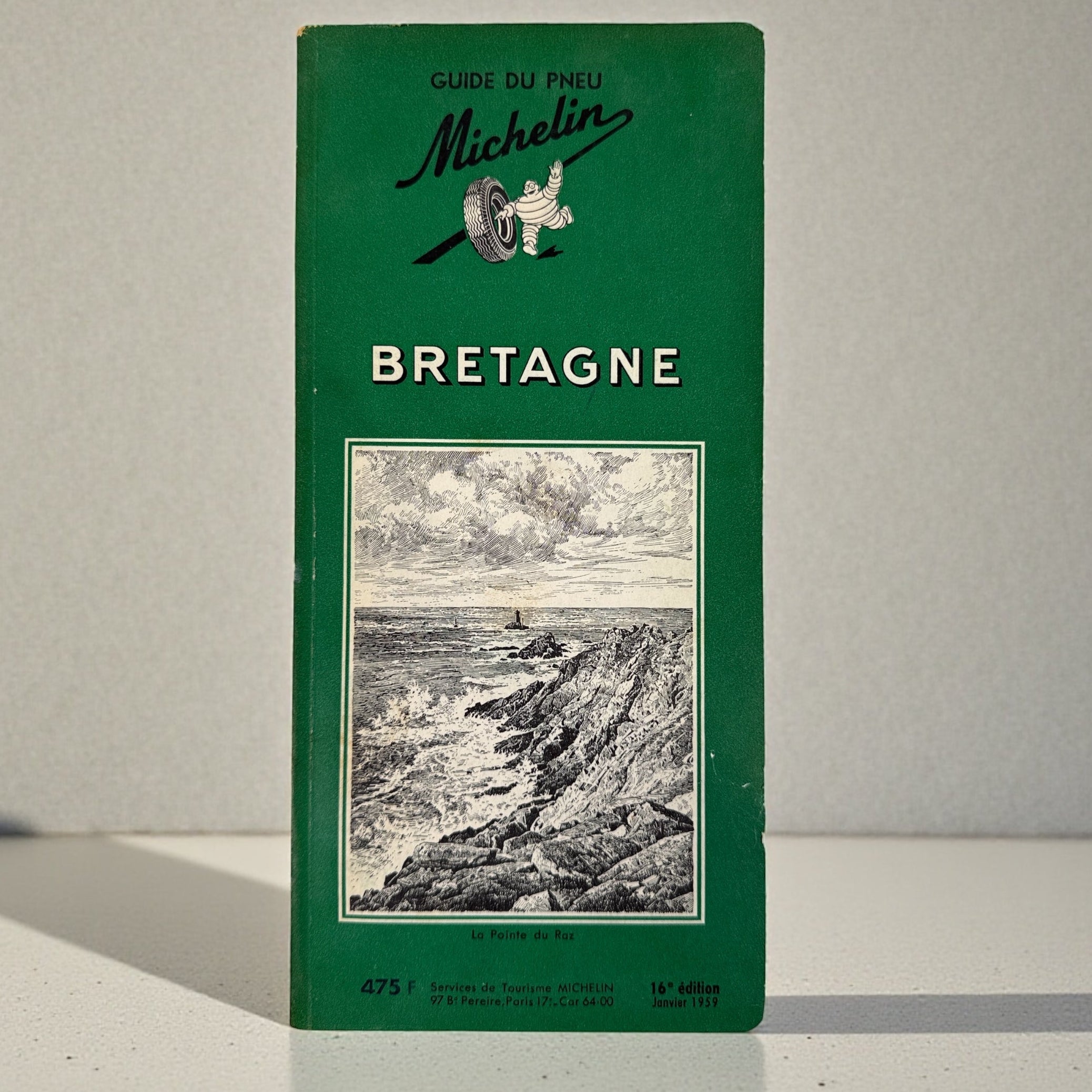 Vintage 1959 Michelin Bretagne Guide Vert, 16th edition with classic Bibendum cover and engravings. Collectible French motoring guide in good condition.