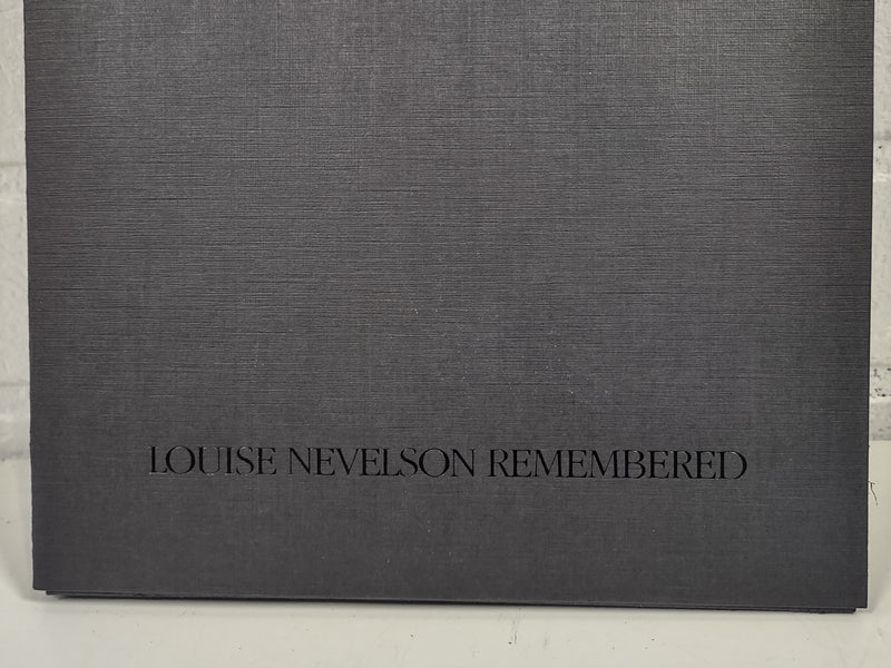 Louise Nevelson se souvient de ses sculptures et collages