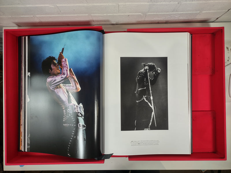 Opus - Michael Jackson, livre photo officiel avec gant blanc