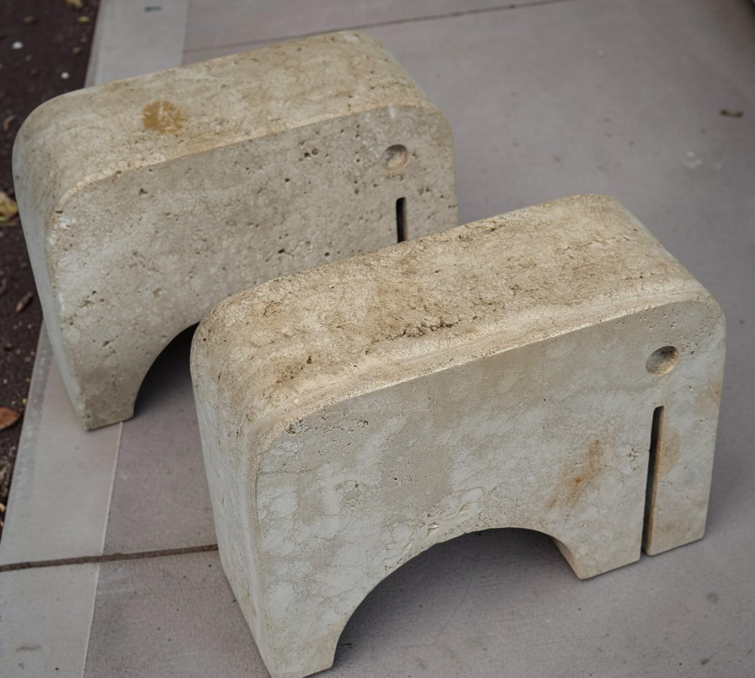 Pair of travertine elephant bookends attributed to Fratelli Mannelli. Sculptural mid-century modern style with warm, naturally textured stone