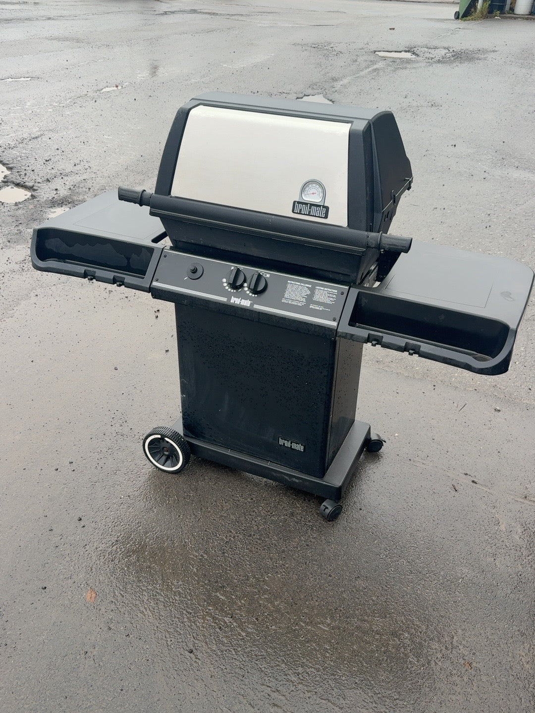 Original photo of used Broil-Mate BBQ with closed lid and side shelves