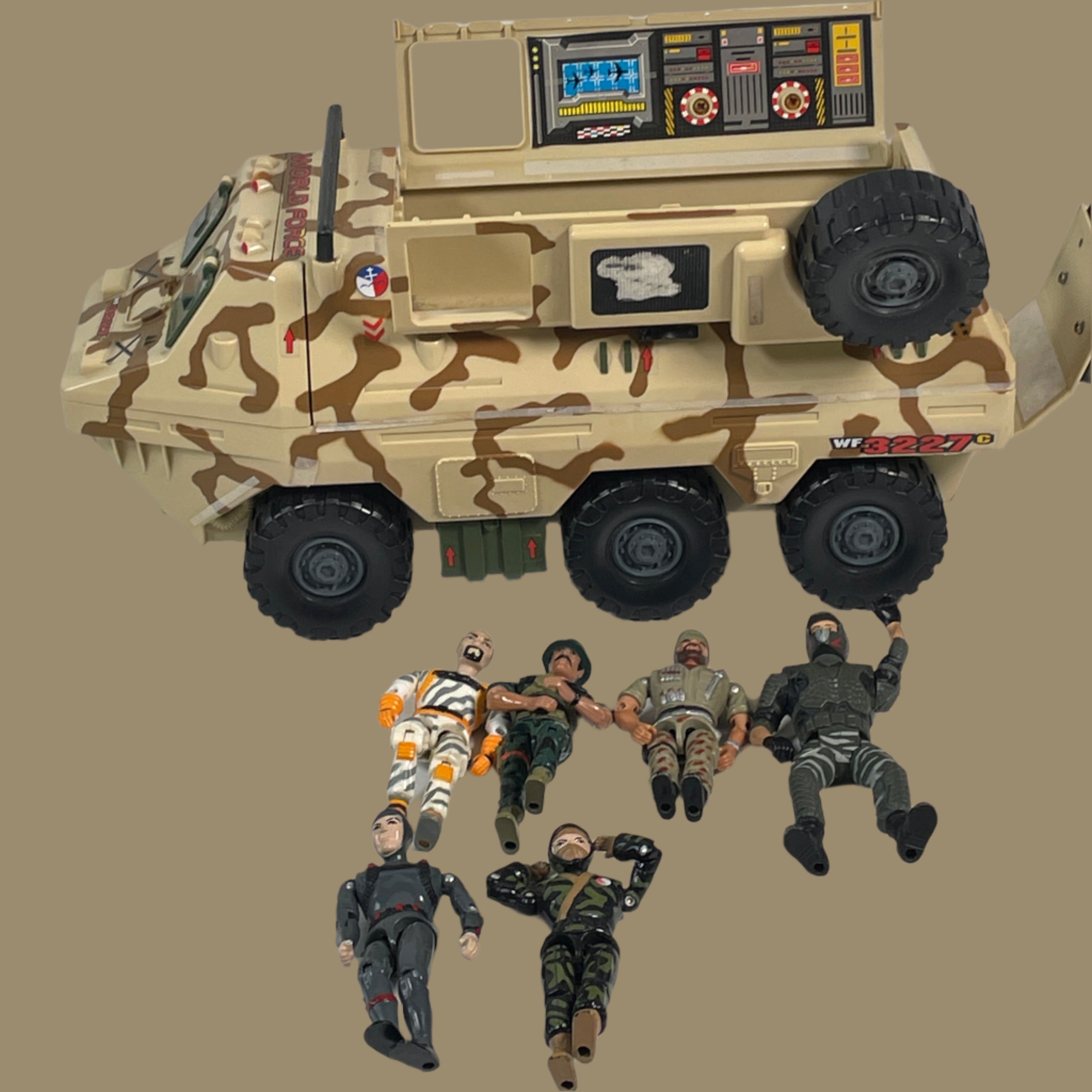 Vintage 1996 Lanard World Force APC – 6 GI Joe-Style Figures – Éco