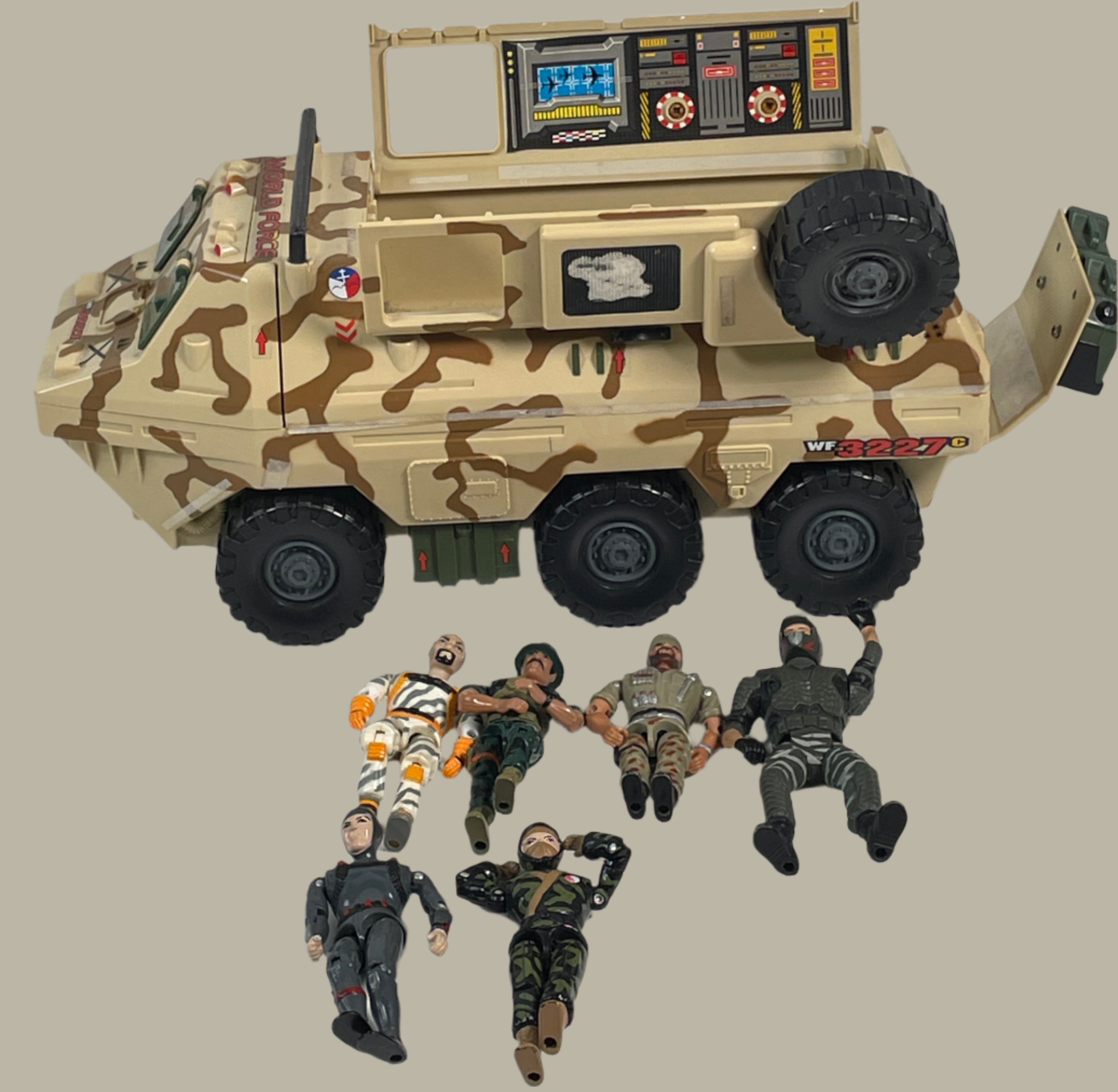 Vintage 1996 Lanard World Force APC – 6 GI Joe-Style Figures – Éco