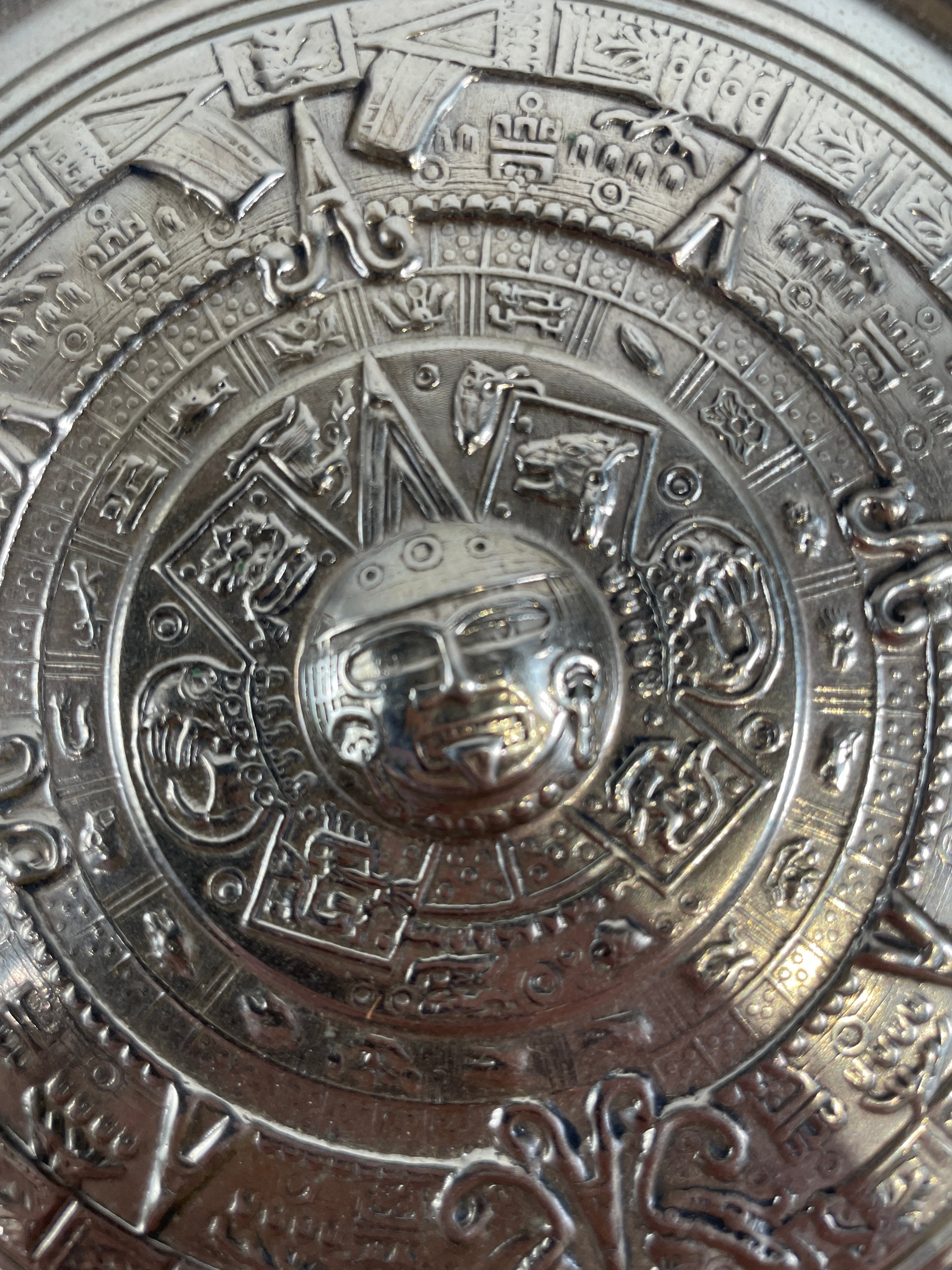 メキシコ　MEXIC ALPACA バッチ Mexican Alpaca AZTEC Calendar Silver Tray Dish Abalone Shell Rim