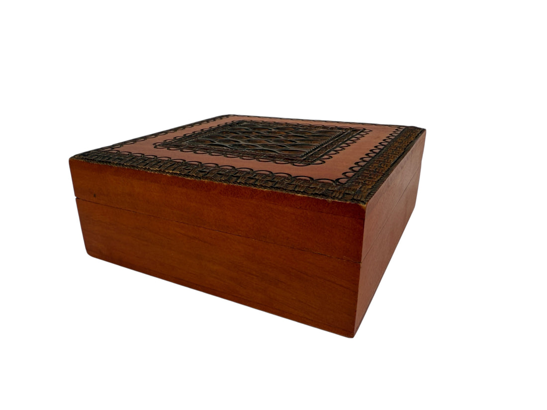 Coffret à bijoux vintage en bois sculpté – Style art populaire, années 1960-1970