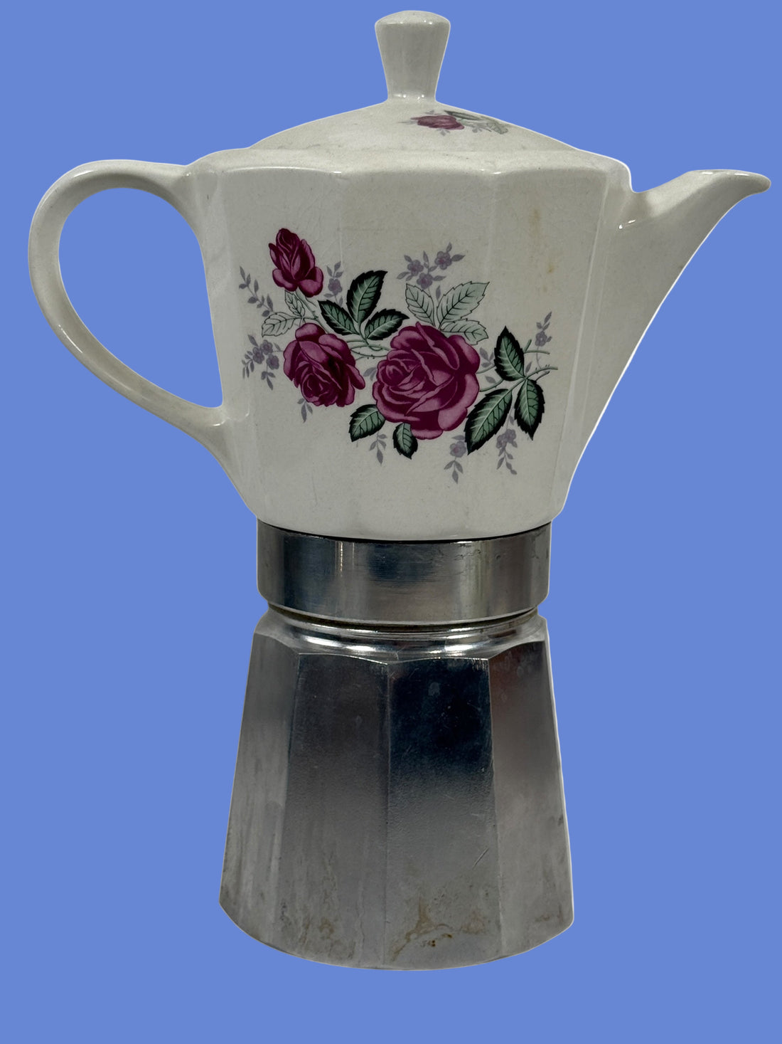 Cafetière italienne vintage avec couvercle en porcelaine et motif rose violette
