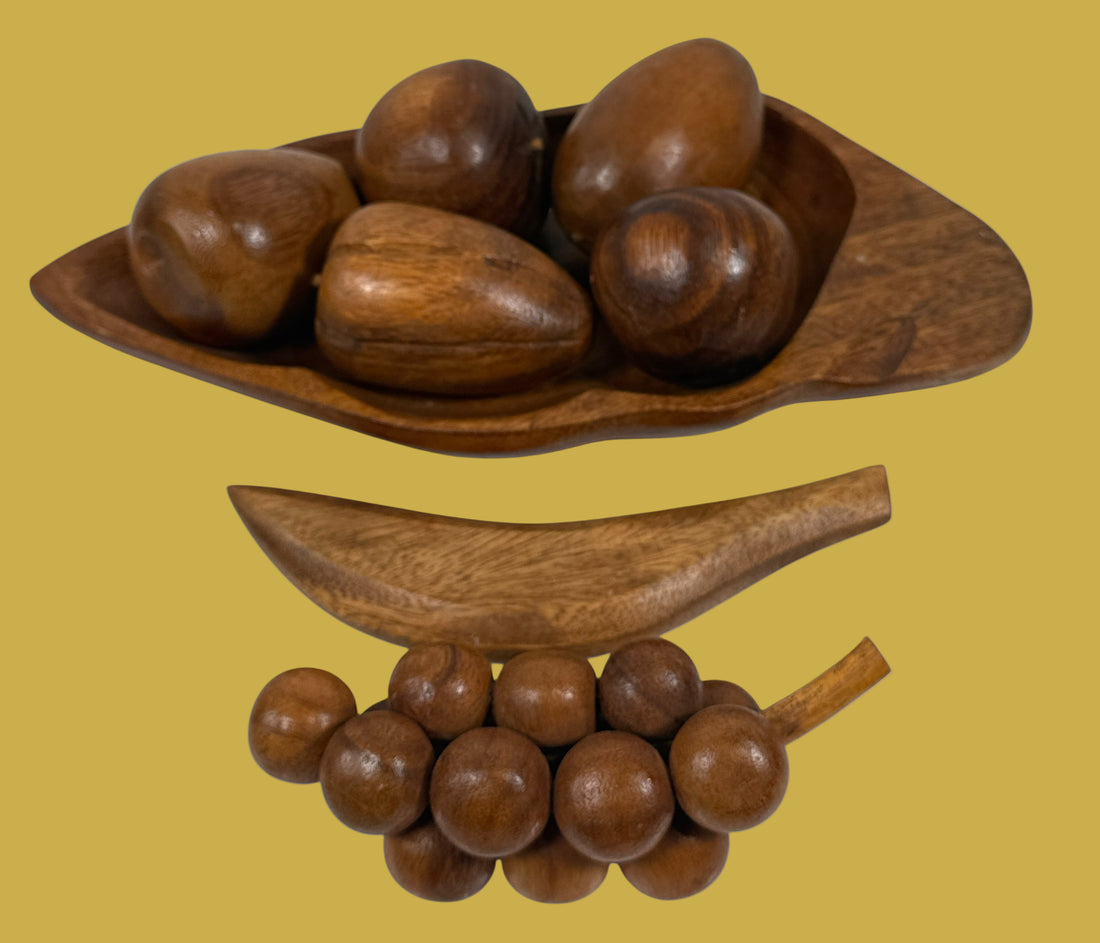 Plateau vintage en bois Monkey Pod avec 7 fruits sculptés à la main – 29,2 cm, décor hawaïen du milieu du siècle