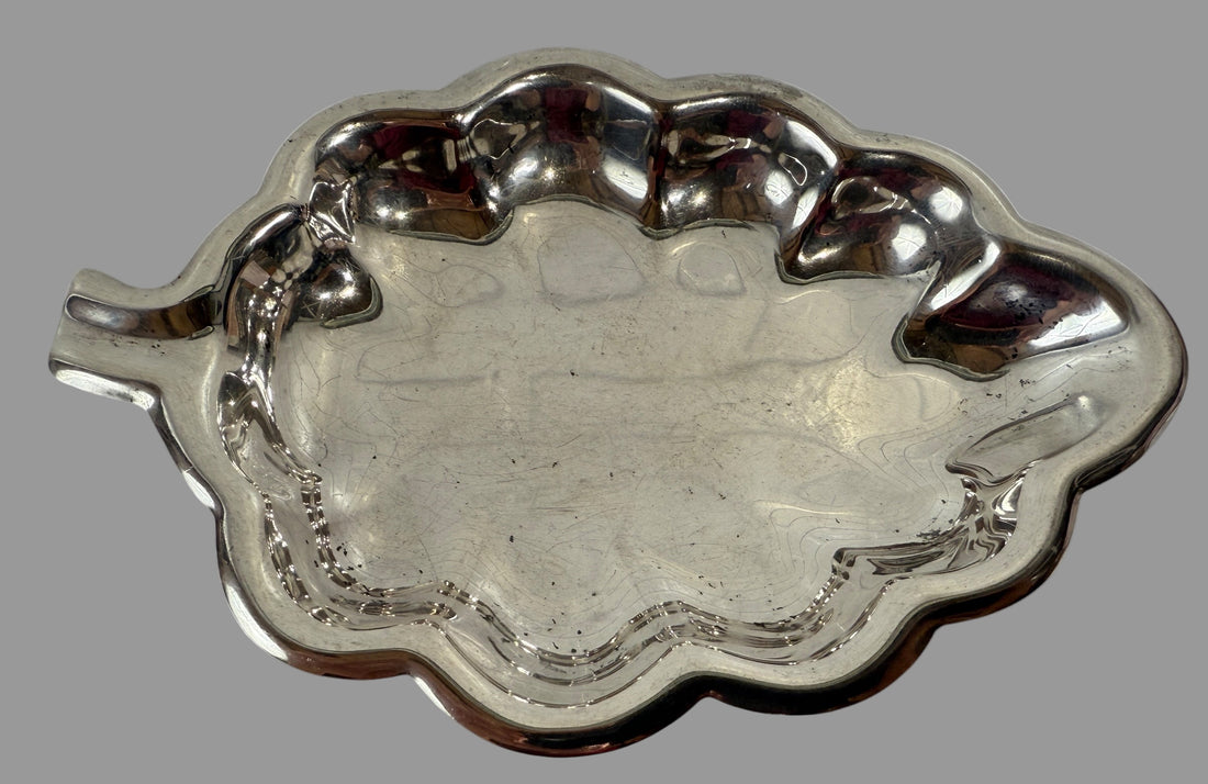 Bonbonnière en argent sterling, 68 g, en forme de feuille, 15,2 cm (6-1/4 po), MCM