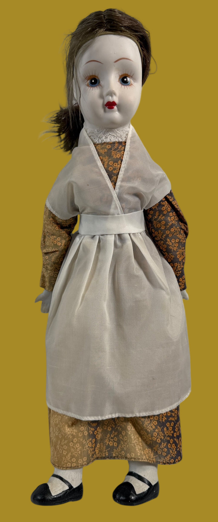 Vintage 1940s Porcelain Doll – Calico Dress & Apron