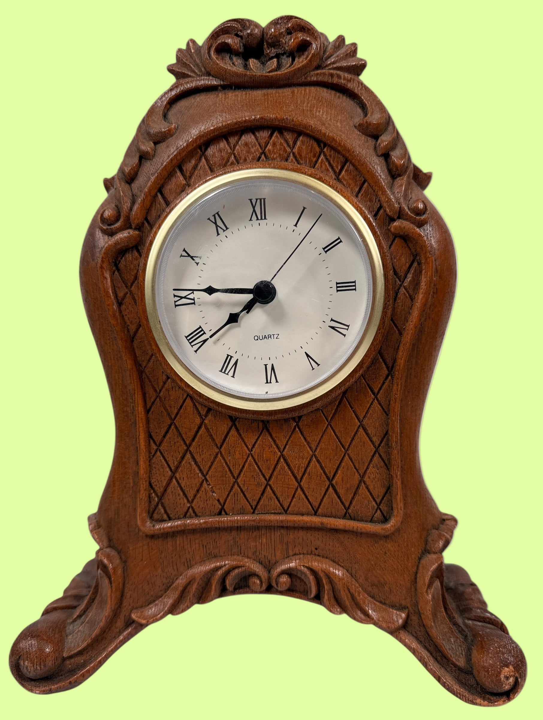 Vintage-Style Wooden Mantel Clock – Carved Rococo Design