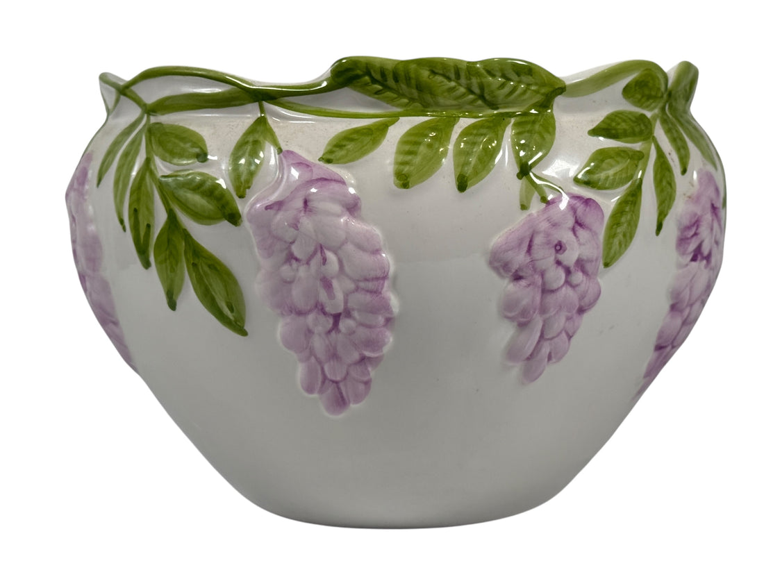 Pot de fleurs en céramique peintes à la main avec motif floral en relief