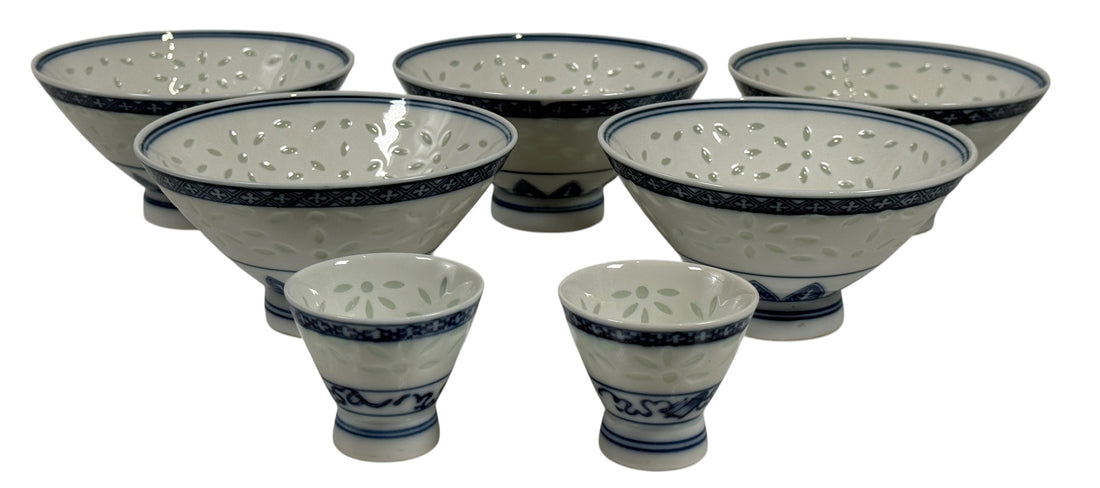 Ensemble de tasses à riz et à saké en porcelaine japonaise – Motif pétales bleus réticulés (7 pièces)