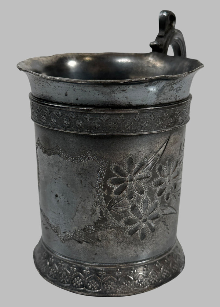 Tasse victorienne quadruple en métal argenté – Simpson Hall Miller &amp; Co. – Motif floral orné (vers 1870-1895)