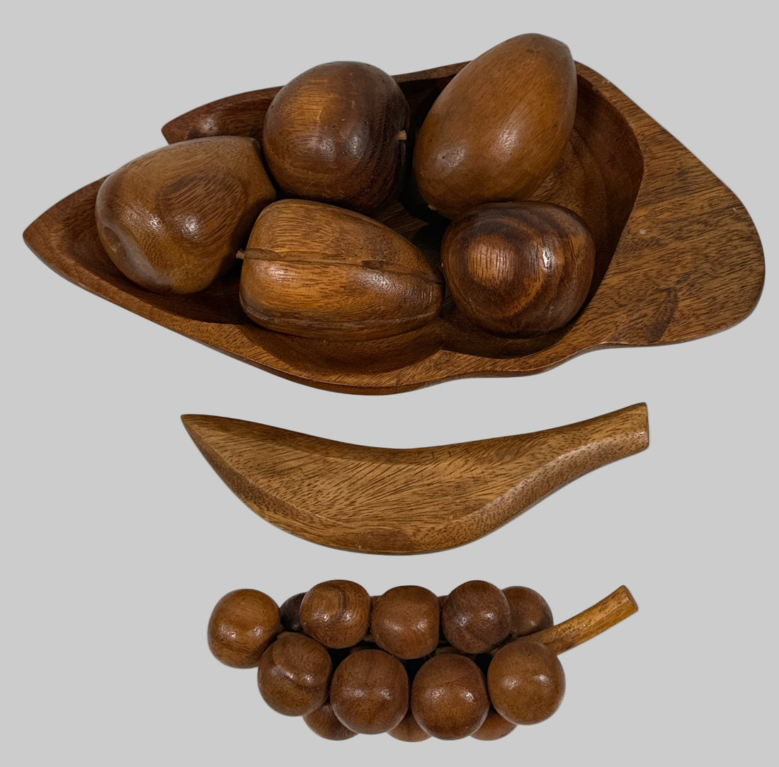 Plateau vintage en bois Monkey Pod avec 7 fruits sculptés à la main – 29,2 cm, décor hawaïen du milieu du siècle