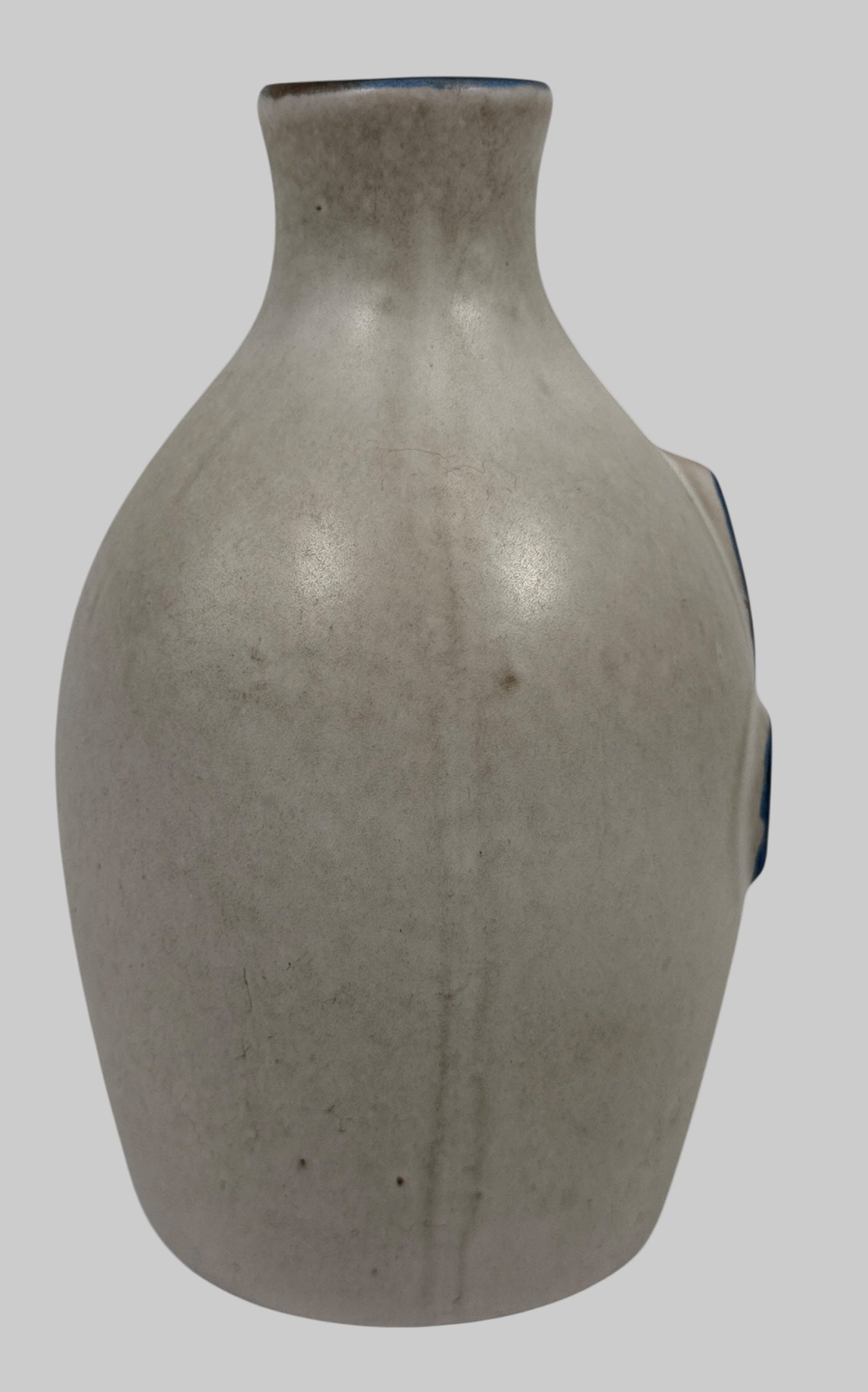 Vase en grès Studio Québec – Fleur de Lys bleue, Le Cruchon de Québec