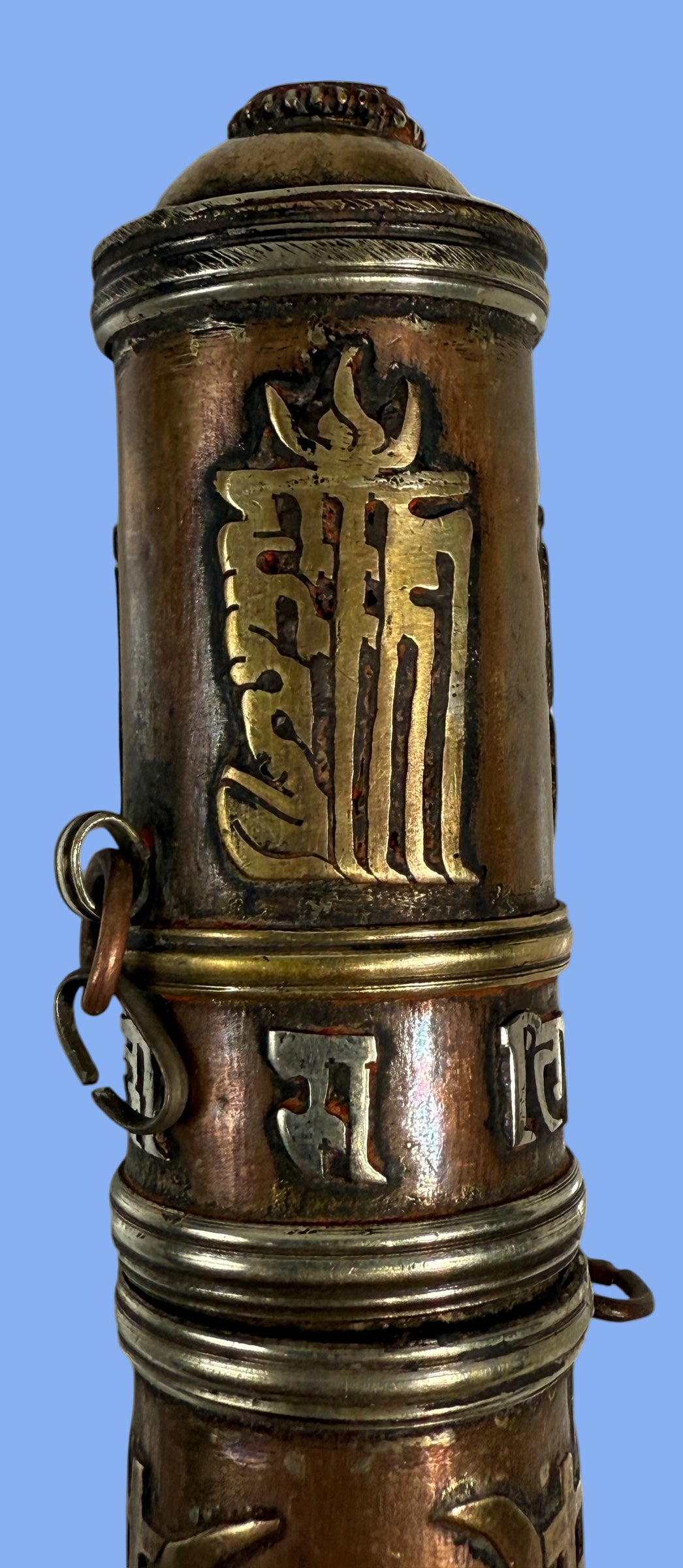 Porte-rouleau de prière bouddhiste tibétain vintage – Cuivre/laiton avec inscription argentée – Pierre manquante