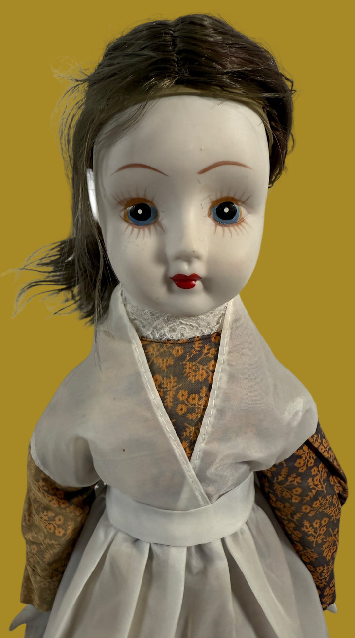 Vintage 1940s Porcelain Doll – Calico Dress & Apron
