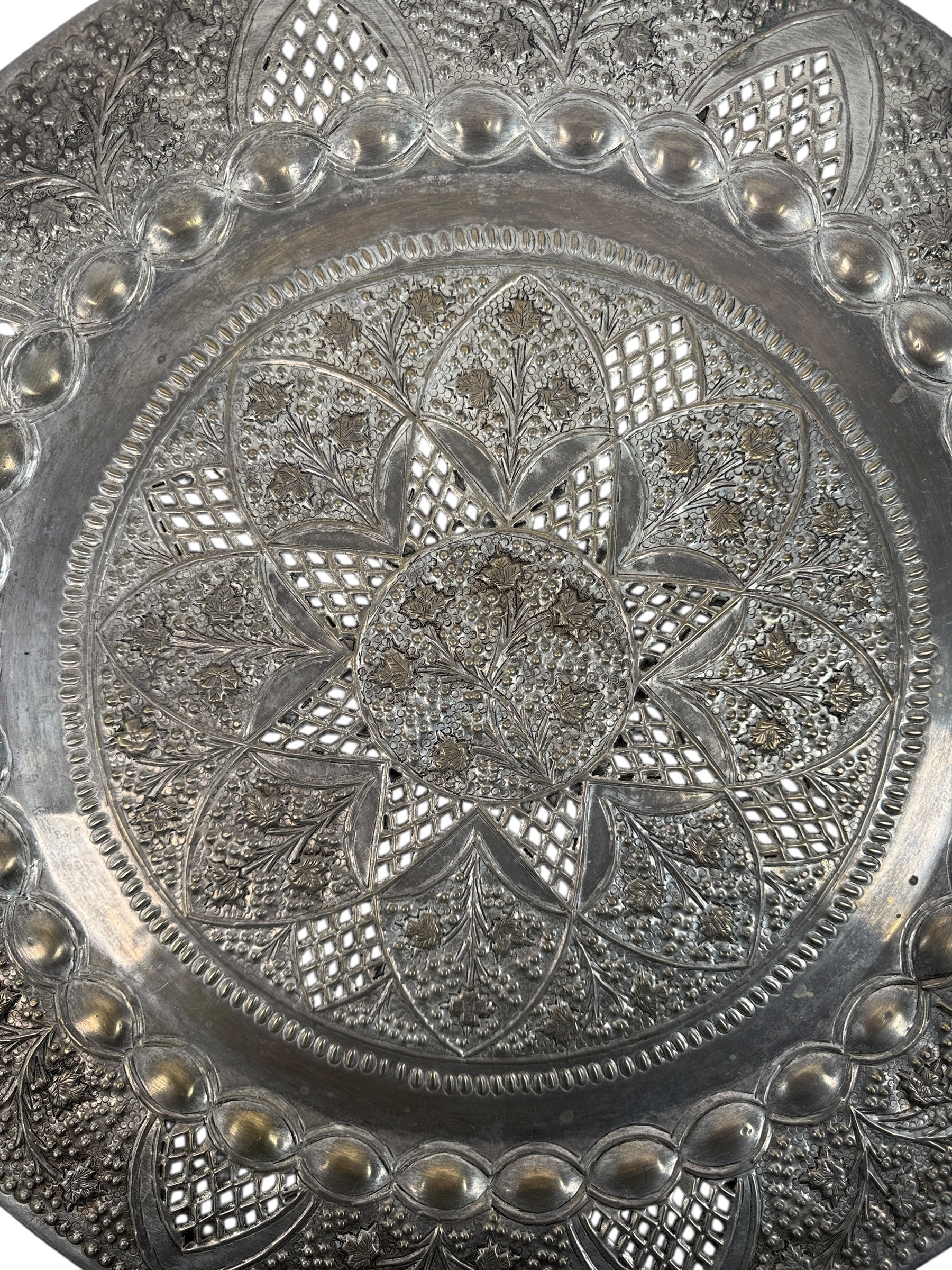 Plateau ajouré vintage en laiton – 50 cm, décor floral ciselé à la main