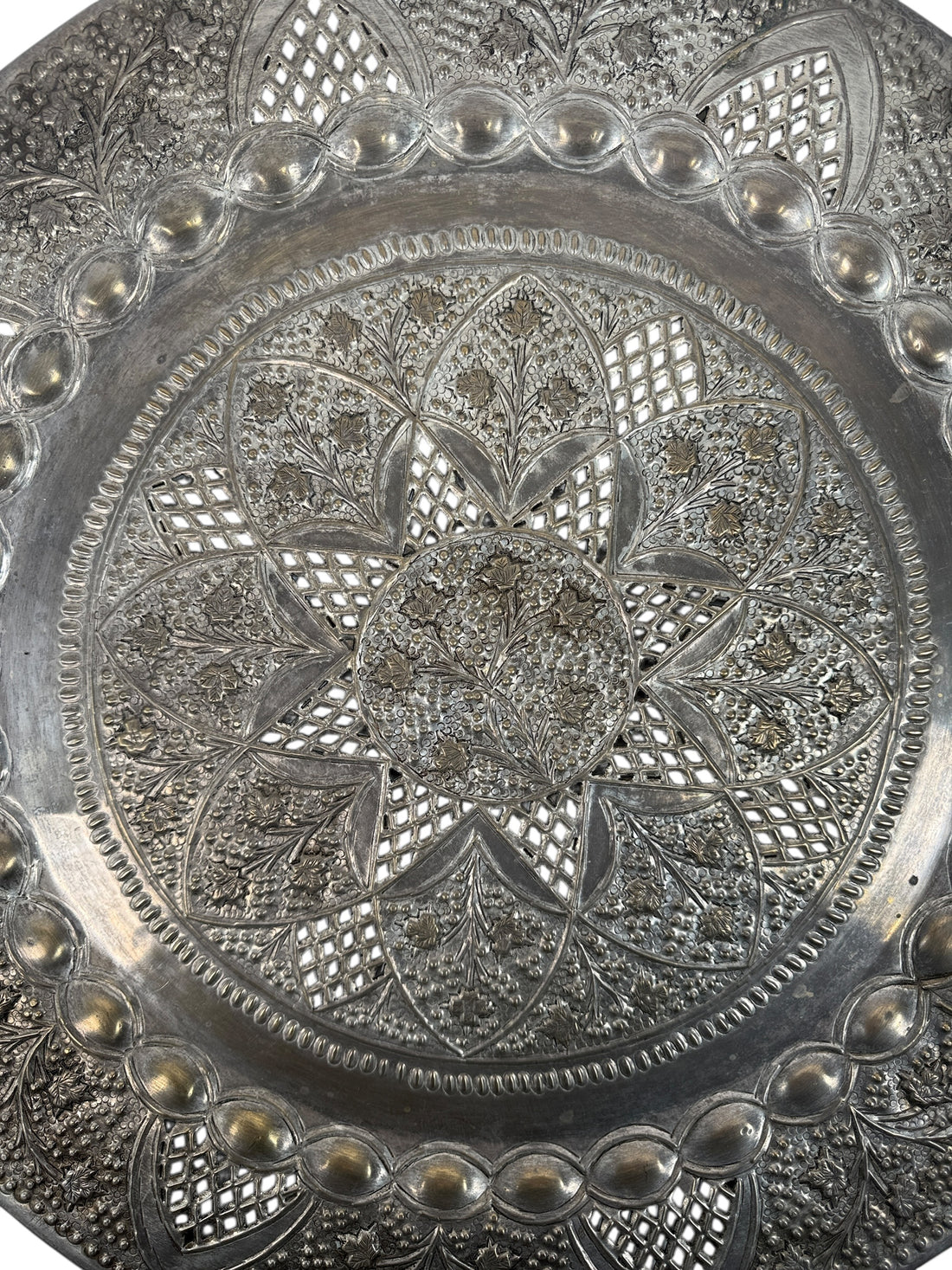 Plateau ajouré vintage en laiton – 50 cm, décor floral ciselé à la main