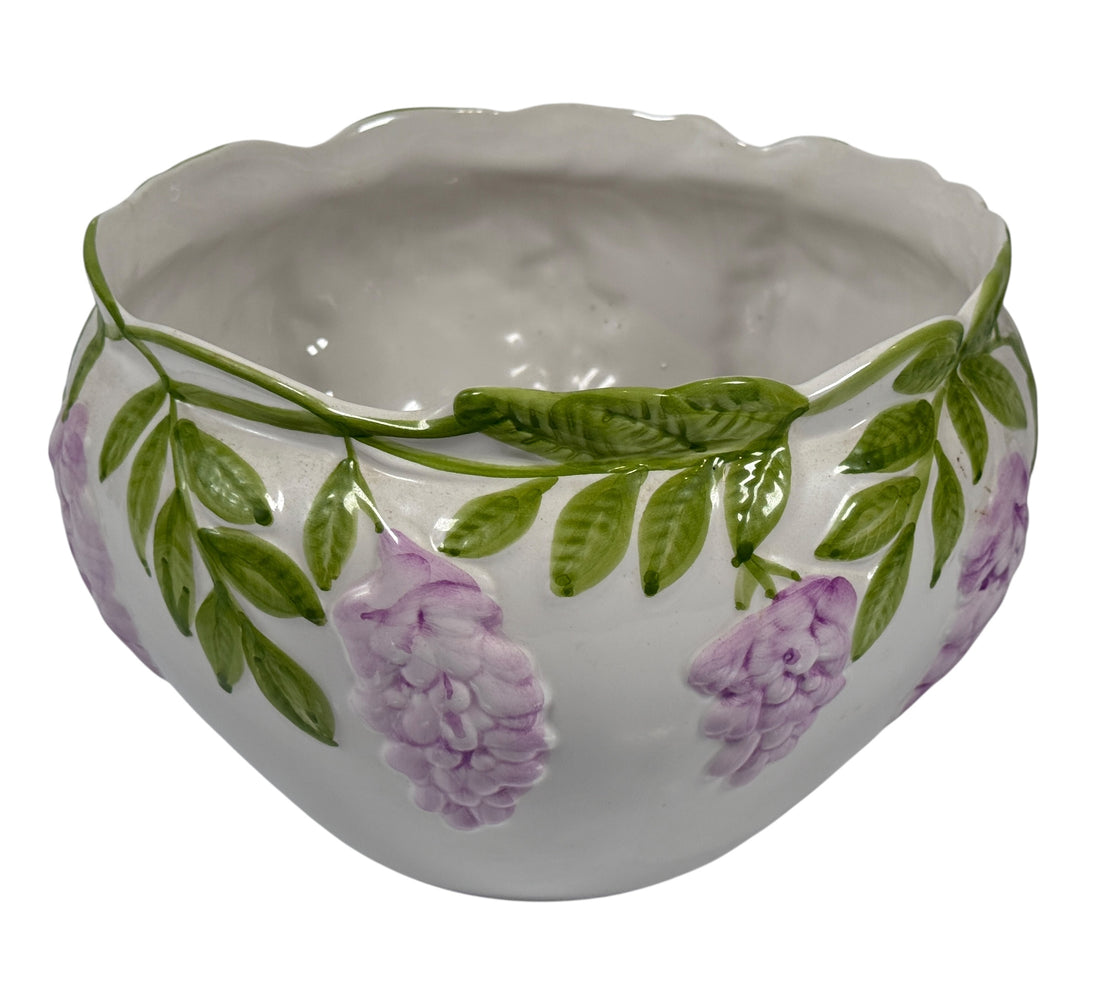 Pot de fleurs en céramique peintes à la main avec motif floral en relief