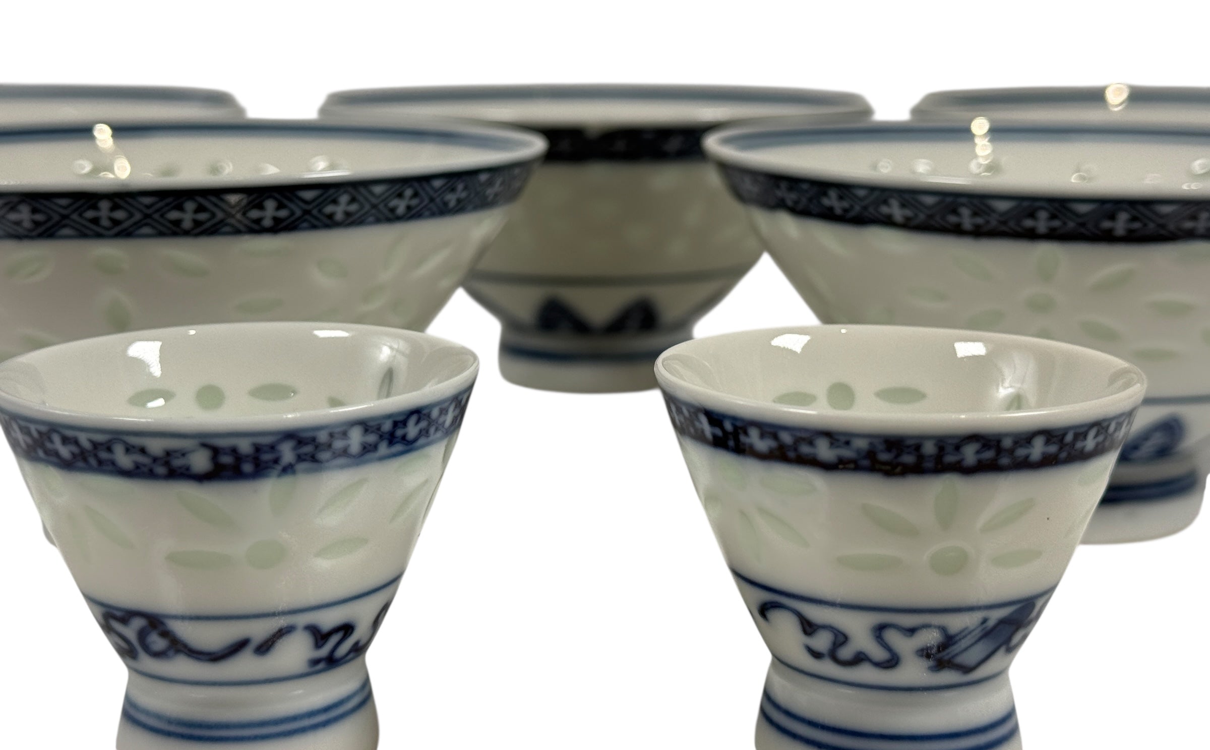 Ensemble de tasses à riz et à saké en porcelaine japonaise – Motif pétales bleus réticulés (7 pièces)