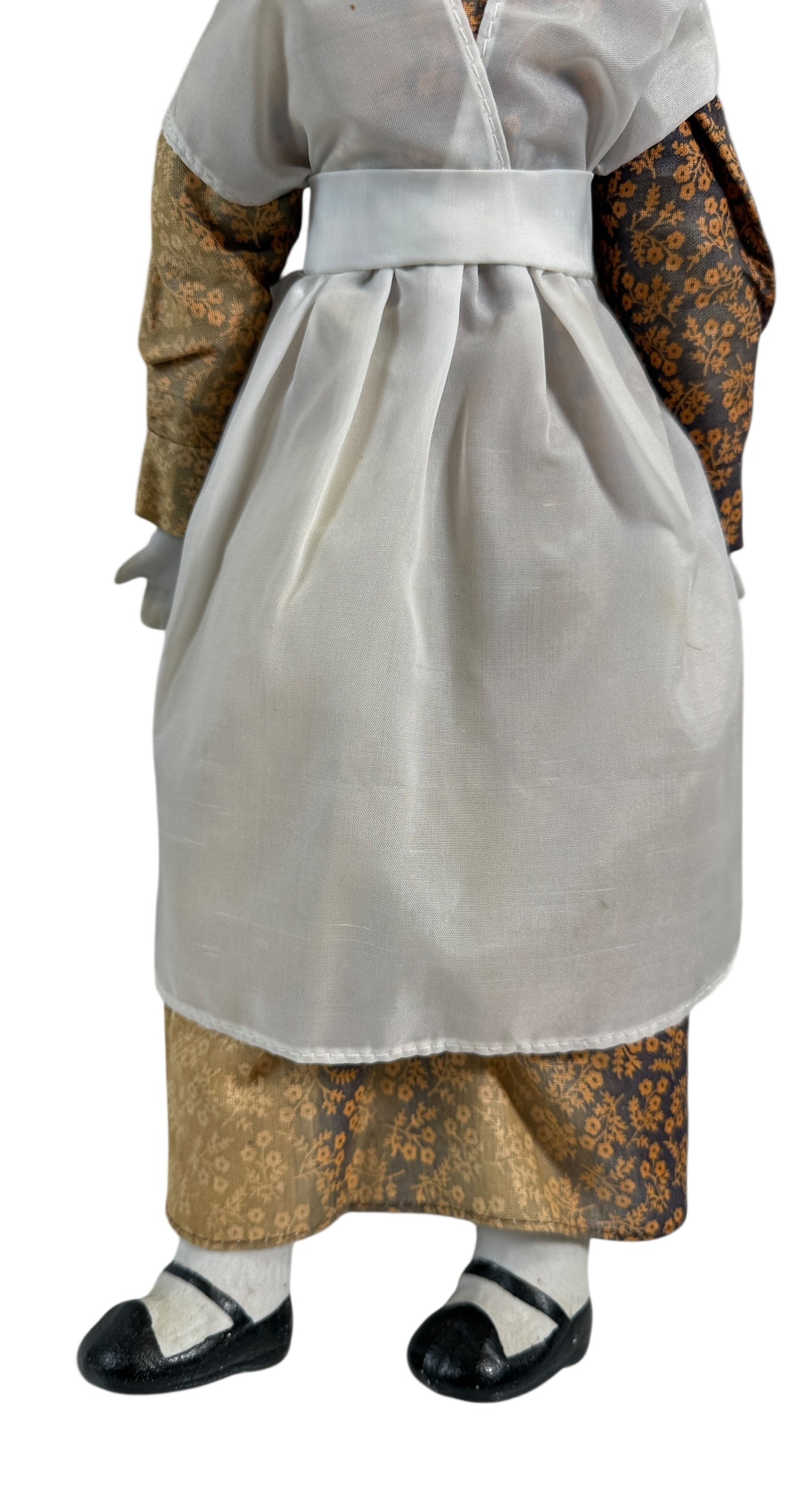 Vintage 1940s Porcelain Doll – Calico Dress & Apron