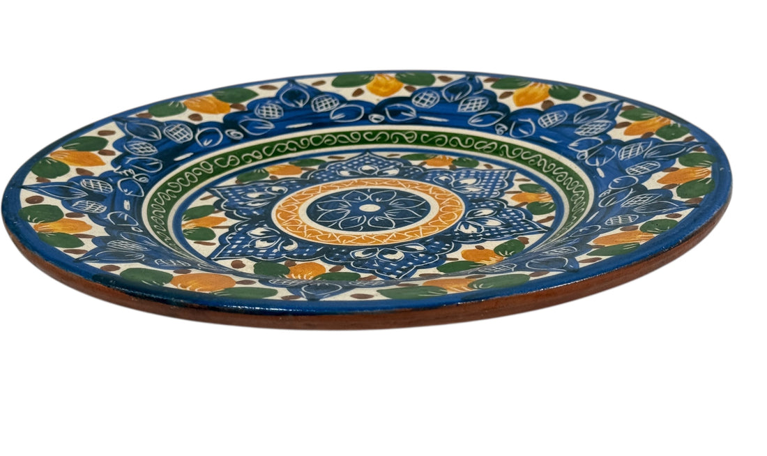 Assiette de présentation Feliciano Agostinho peinte à la main – Viana do Alentejo Portugal – Terre cuite signée