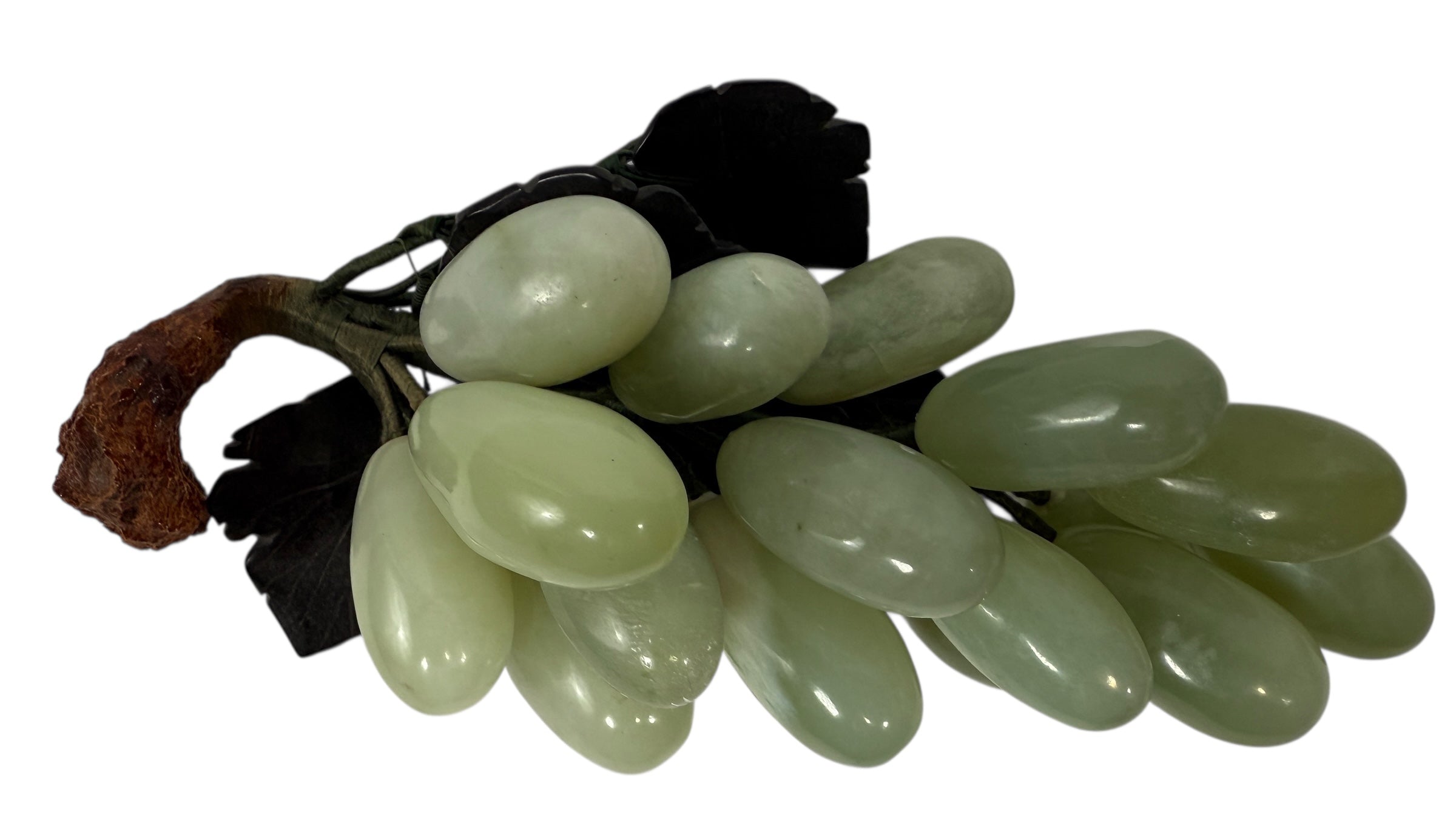 Raisins en pierre sculptés à la main du milieu du siècle – Jade/Onyx avec feuilles de marbre noir