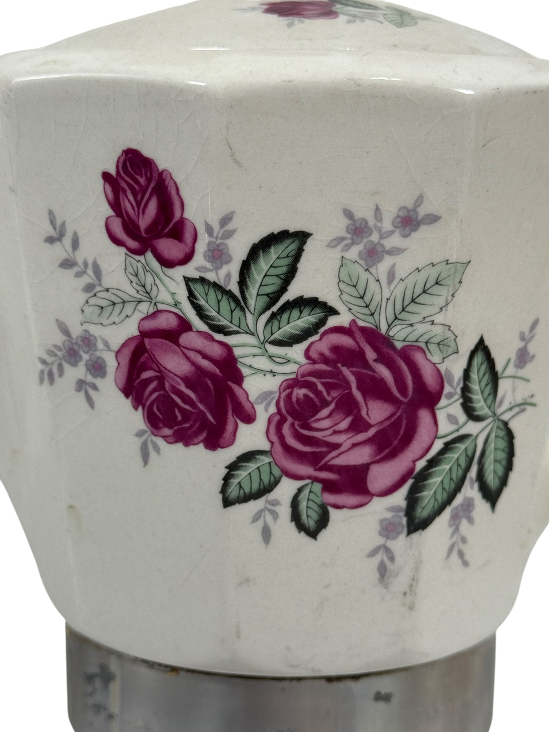 Cafetière italienne vintage avec couvercle en porcelaine et motif rose violette