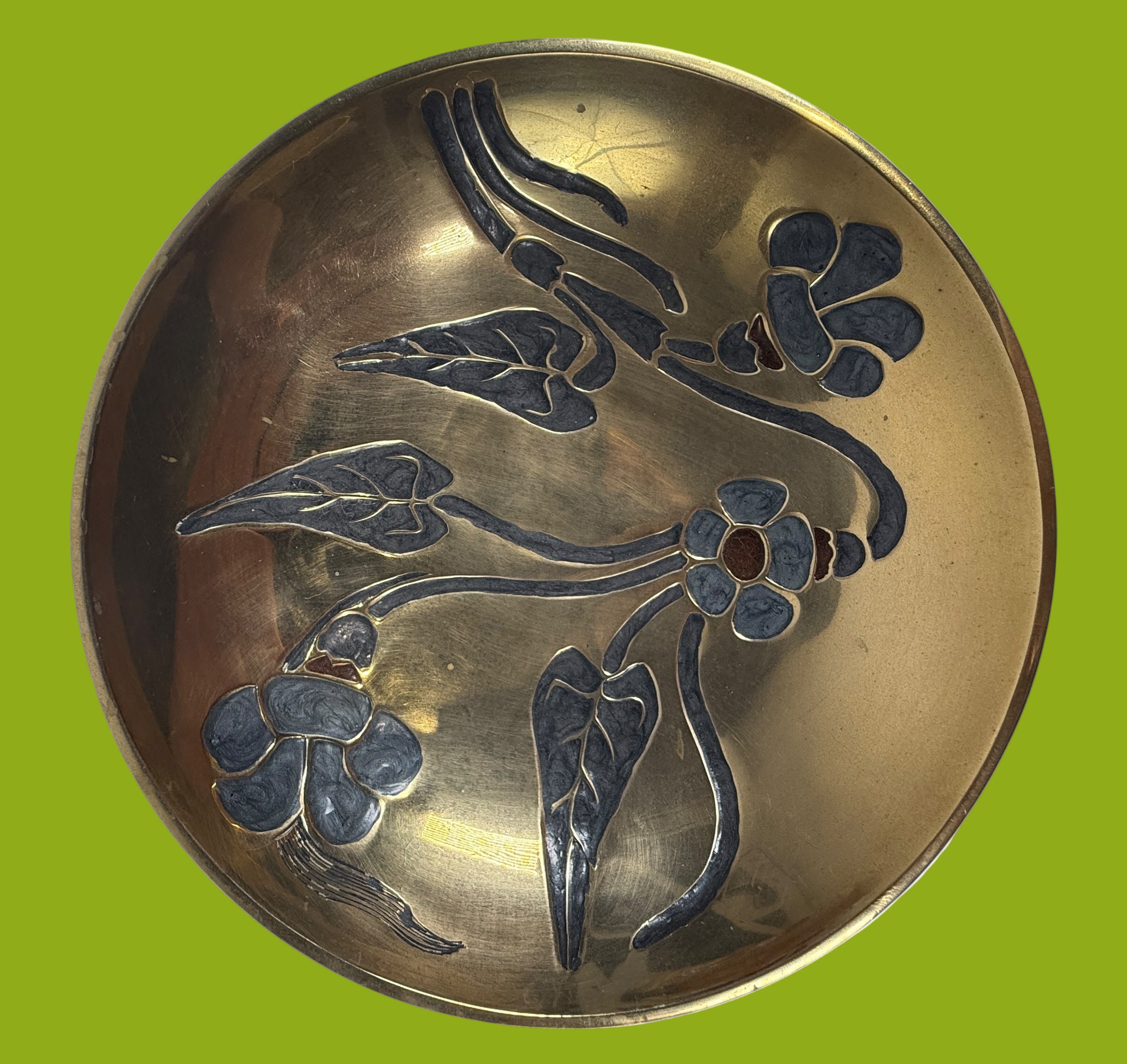 Bol floral vintage en laiton peint à la main – Mid-Century India