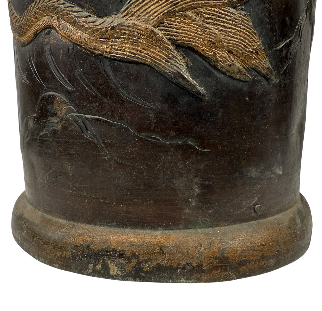 Porte-parapluie dragon chinois en bronze du milieu du siècle – Relief doré